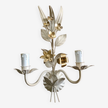 Metal flower wall light