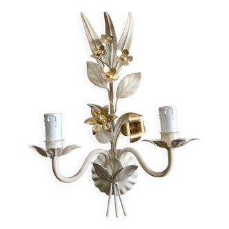 Metal flower wall light