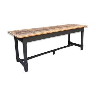 Farm table