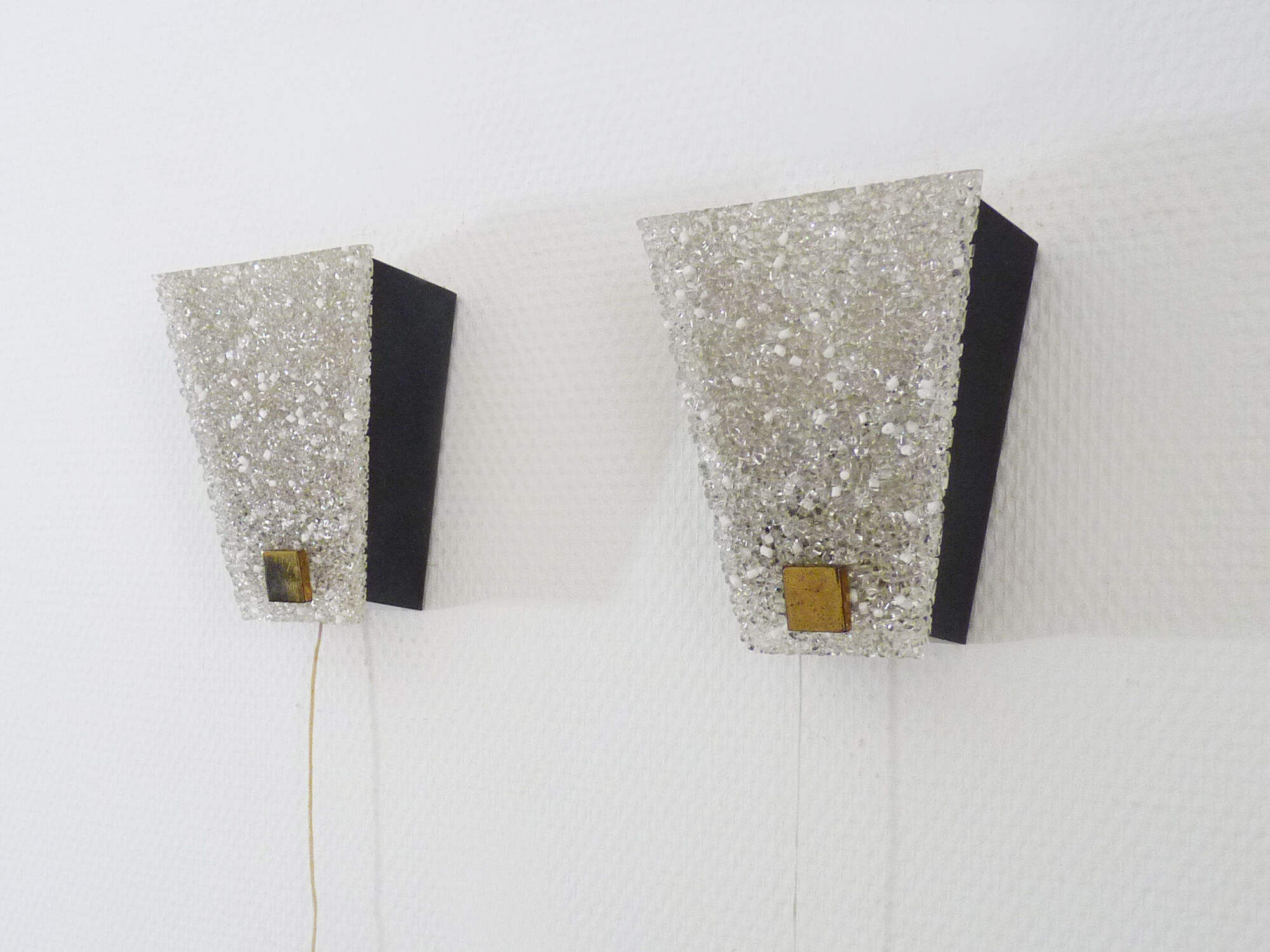 Pair of minimalist vintage appliques in granite perspex and metal structure. Year 50