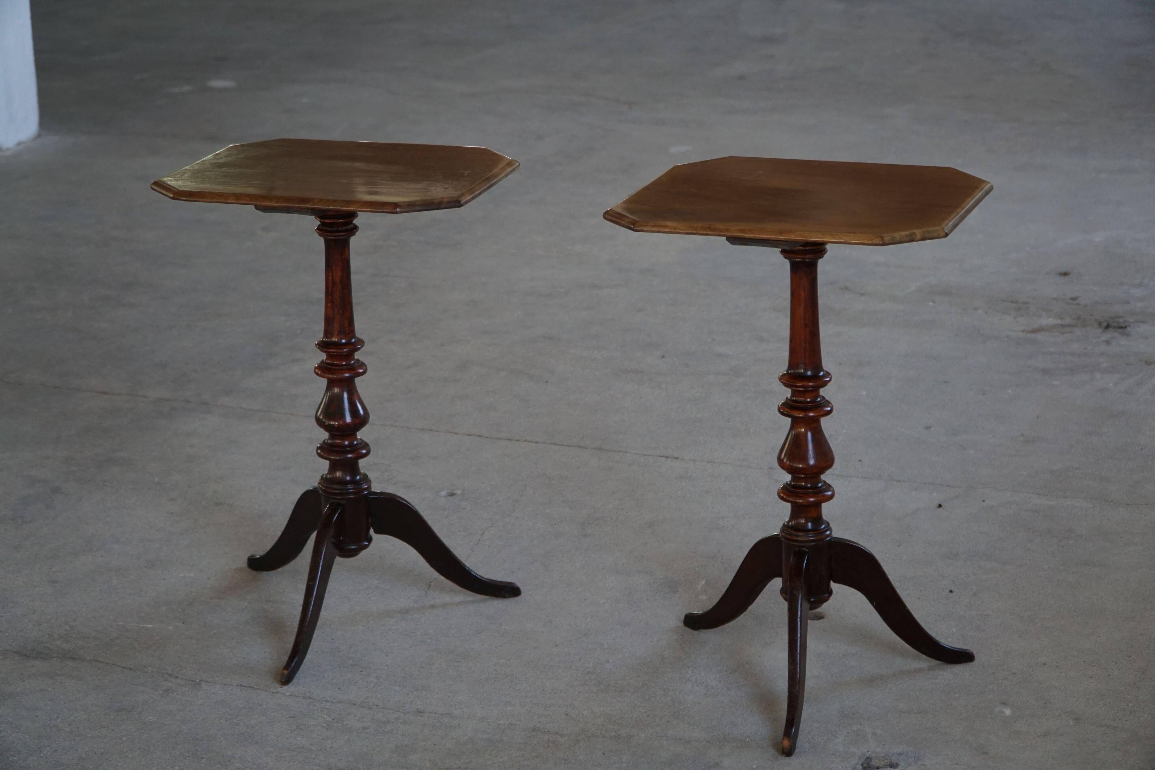 Pair of English side tables / pedestals, walnut, mid-century, 1940s.