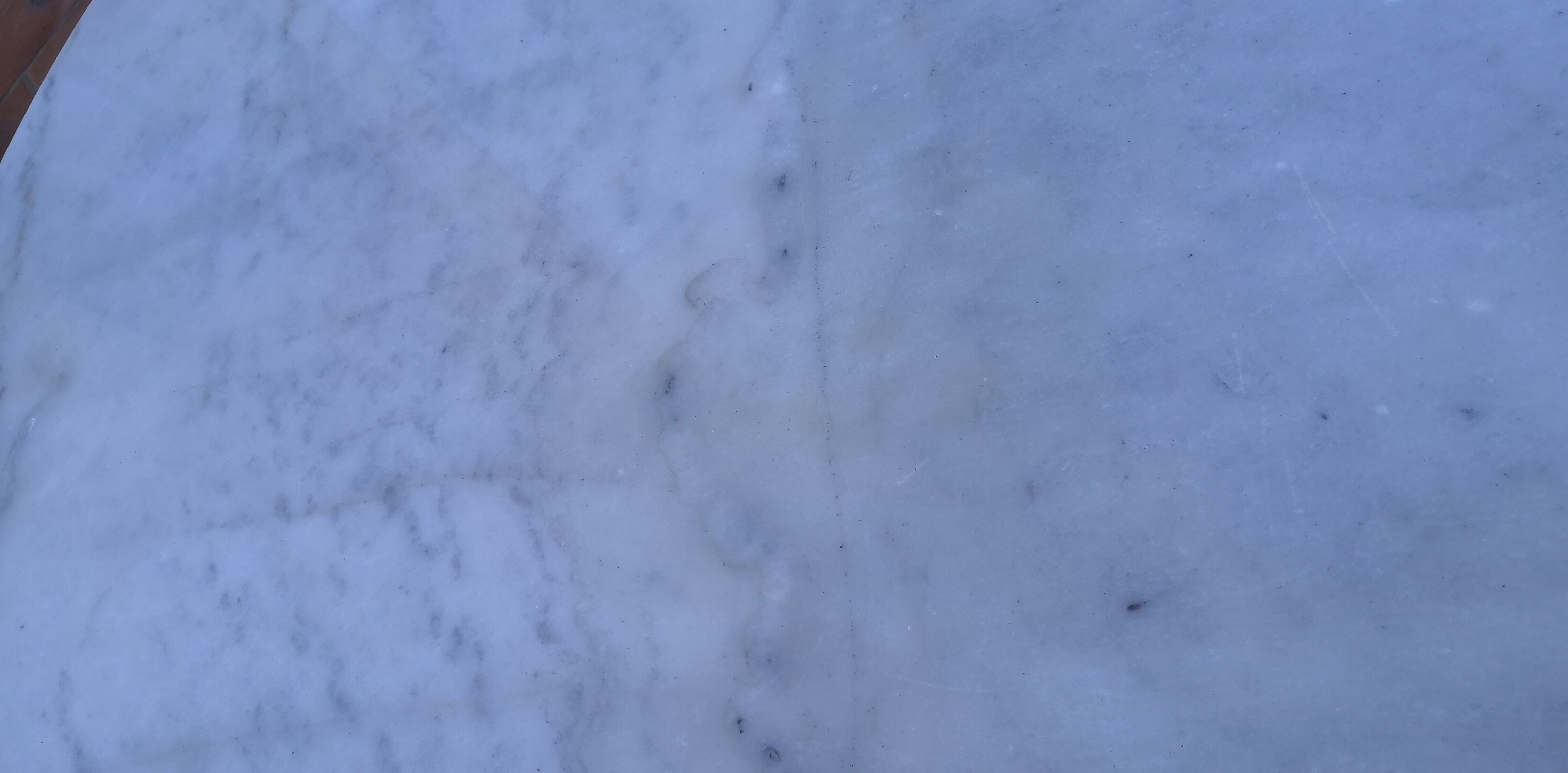 Round table marble and foot vintage cast iron