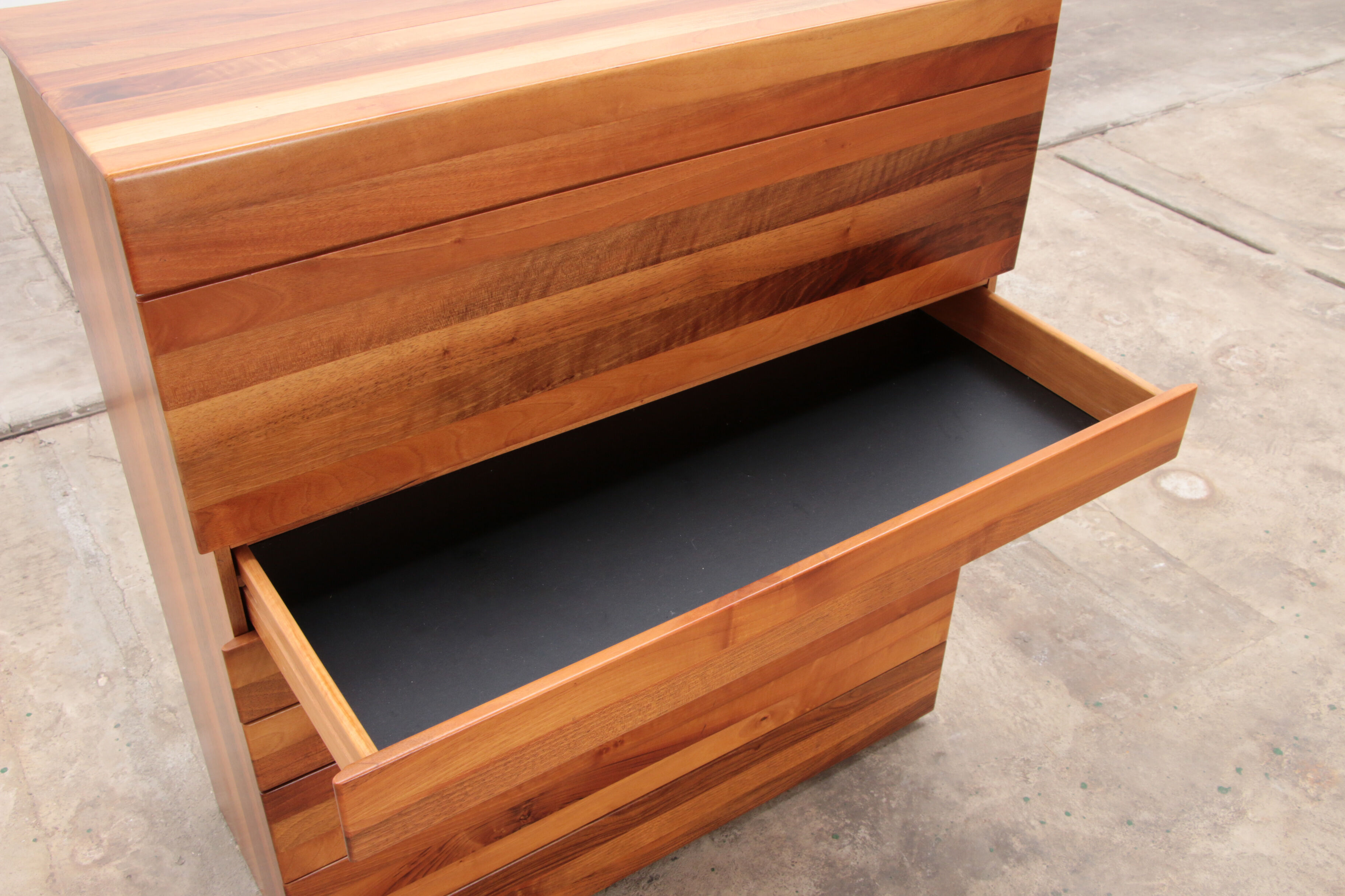 Afra & Tobia Scarpa Walnut secretary chest of drawers for Molteni, 1970 Italy