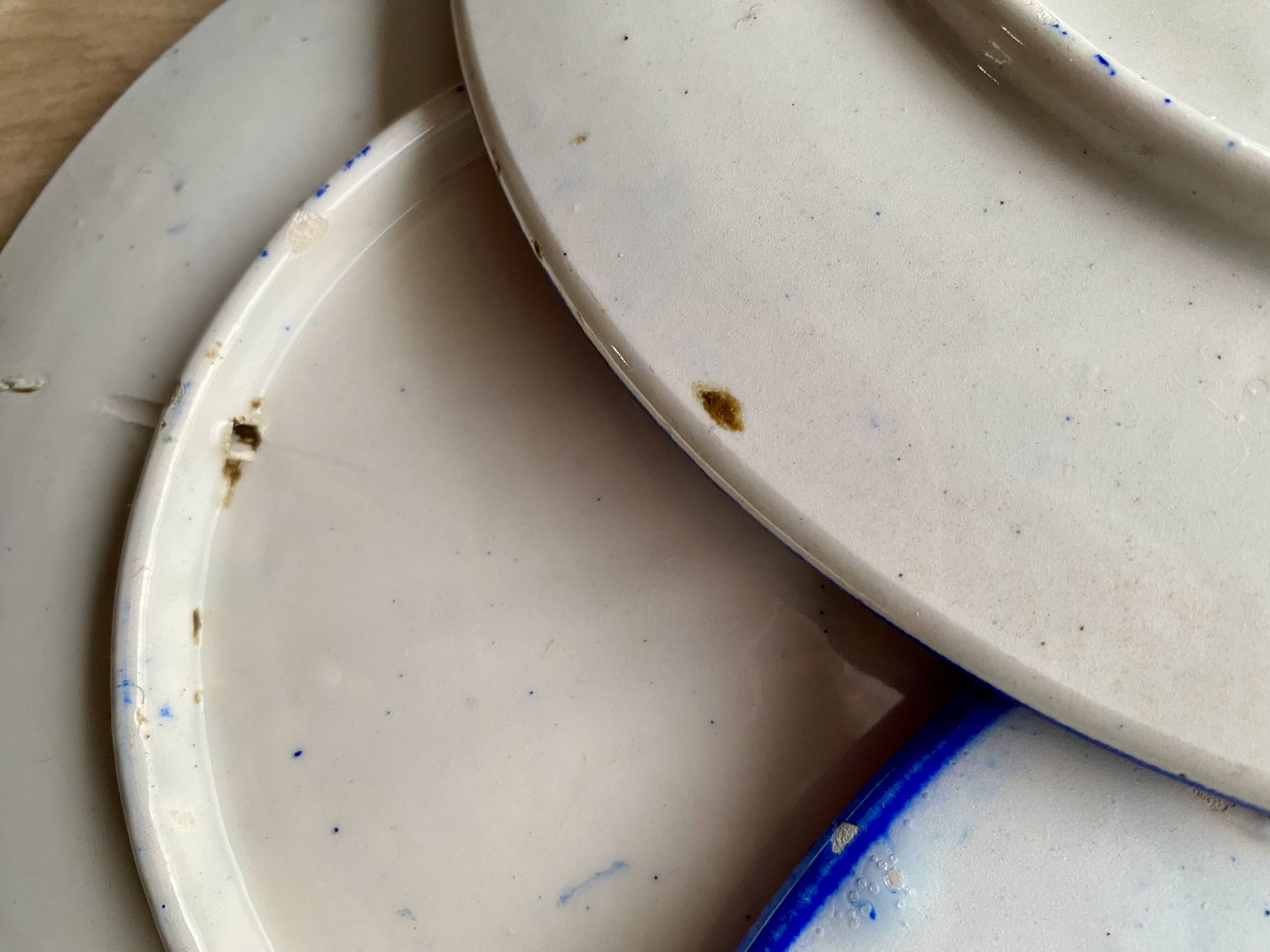 Set of decorative plates