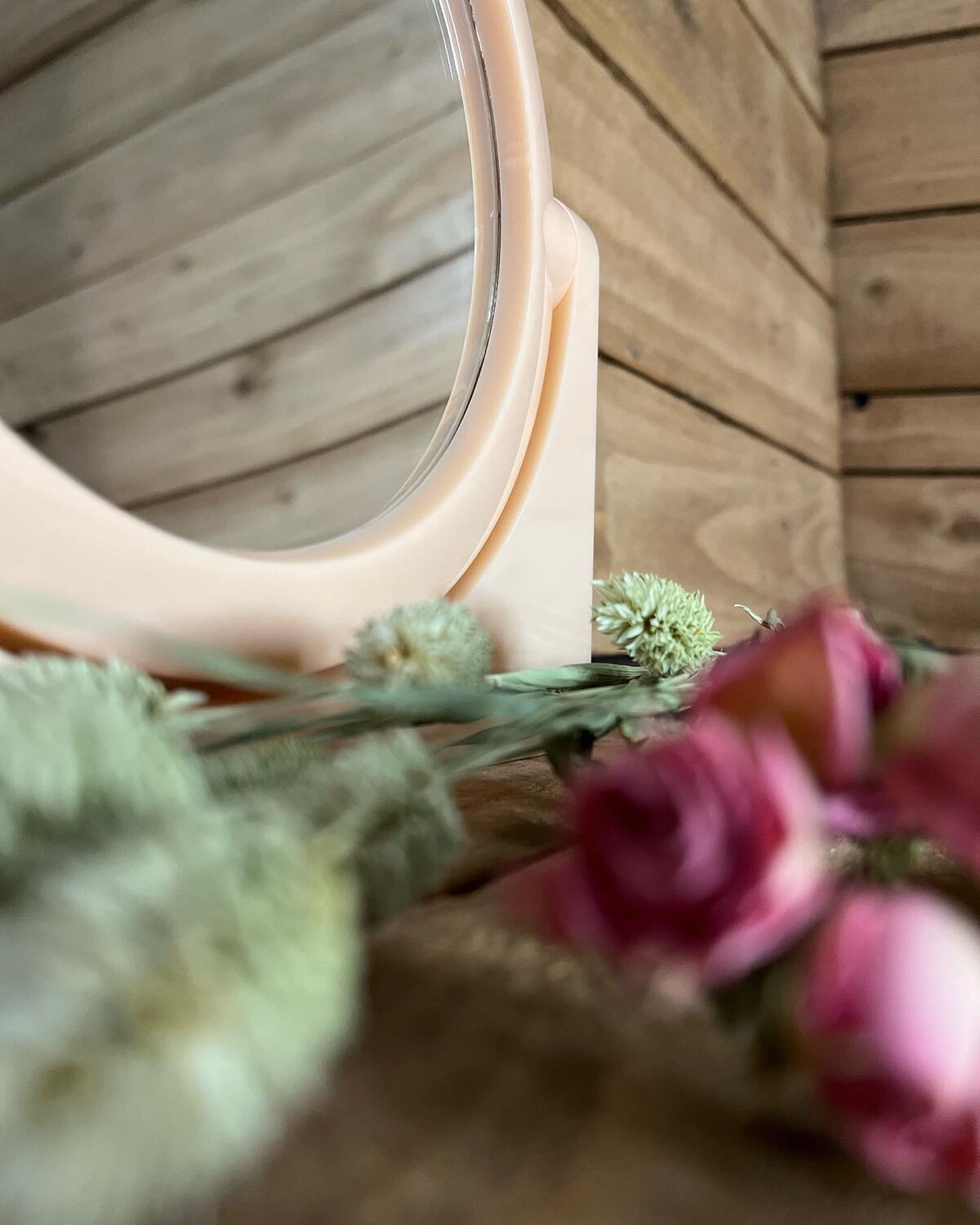 Plastic mirror year 70 round magnifying