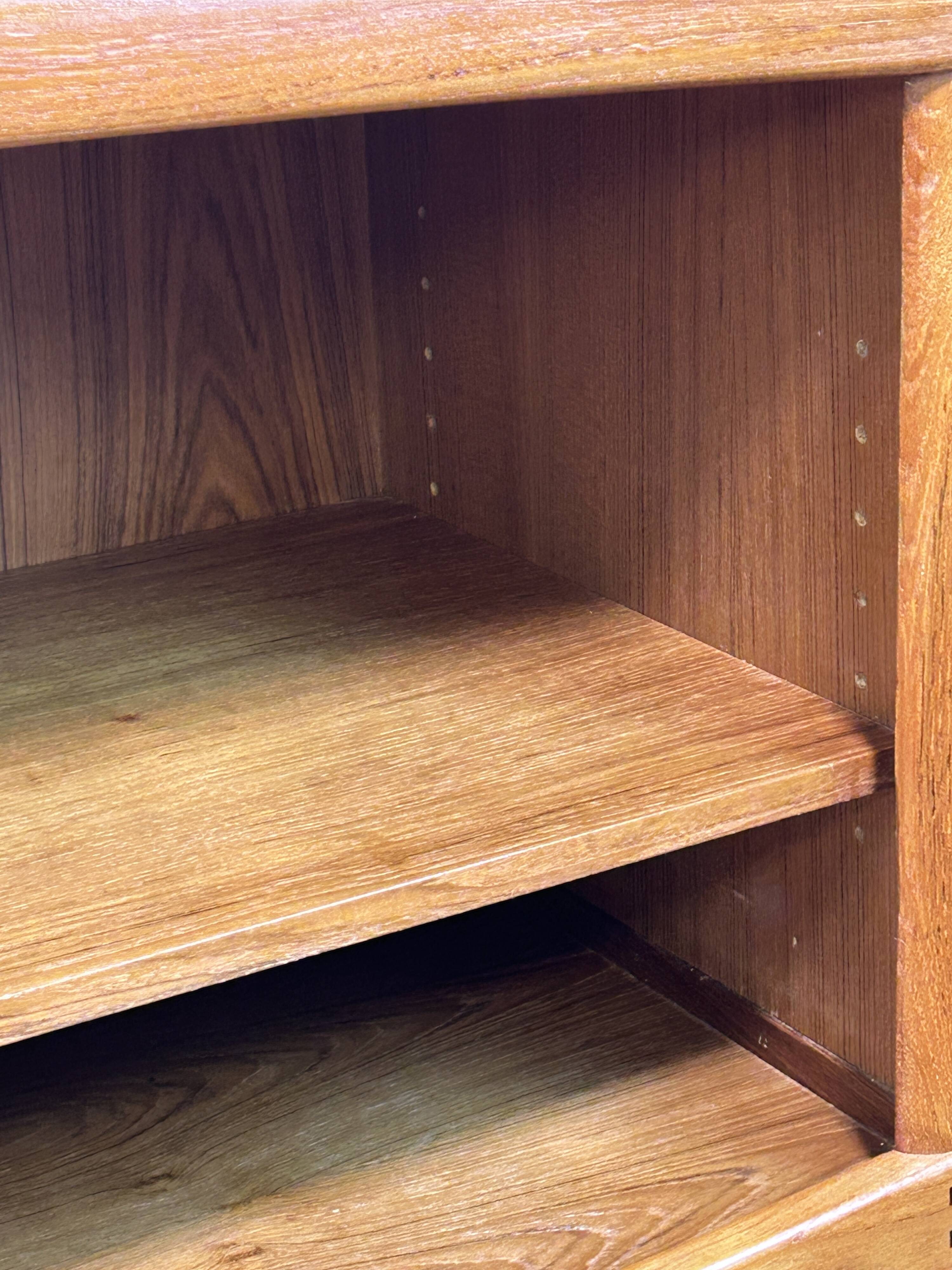 Danish Mid-Century Retro Vintage Teak Sideboard by Bramin – Design