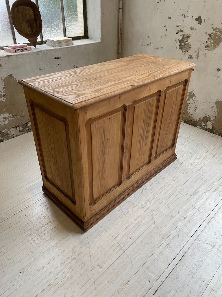 Pine shopping counter