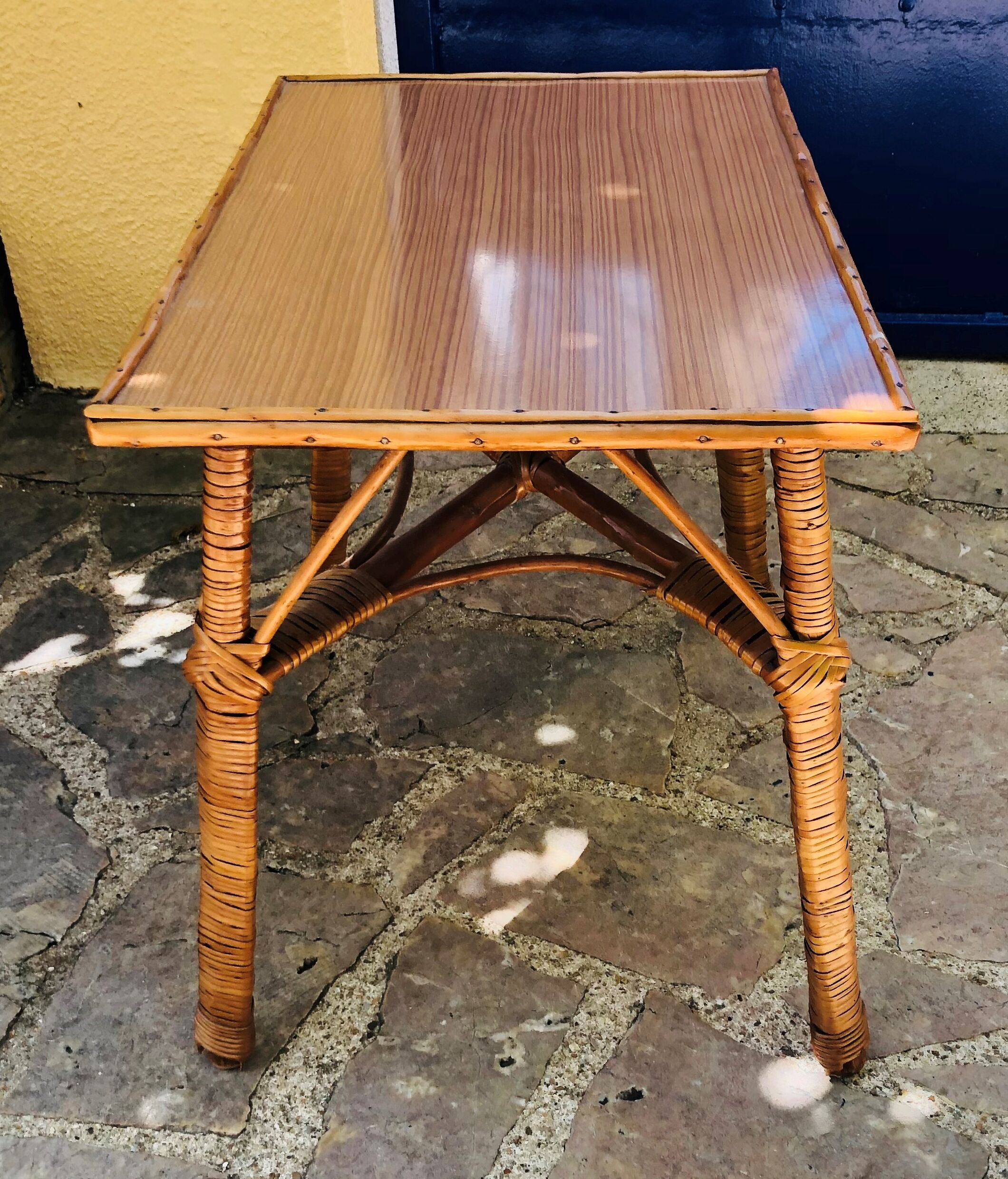 Vintage coffee table in wicker and formica