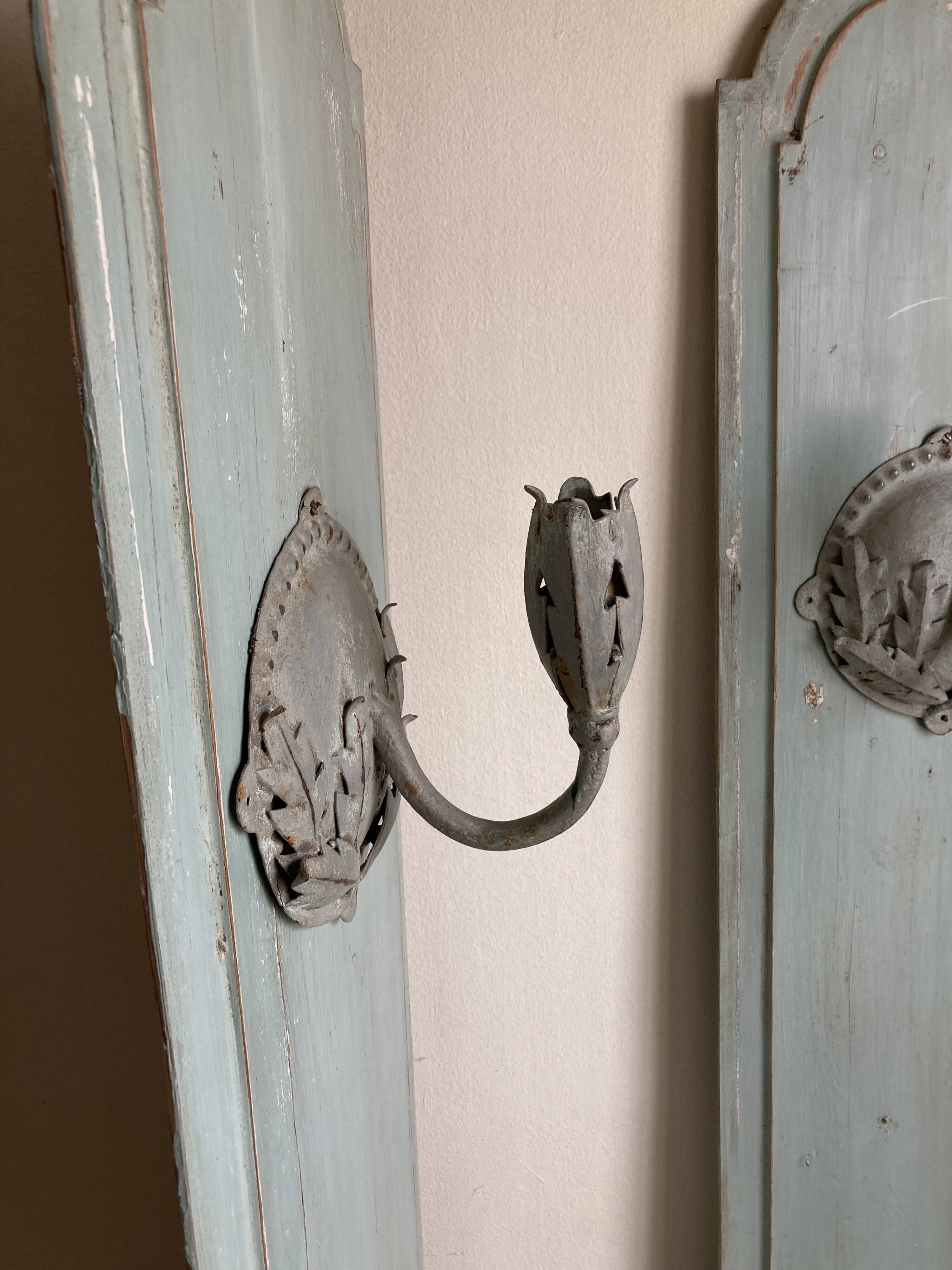 Pair of wall candle holders in Louis XVI neoclassical style with acanthus leaves.