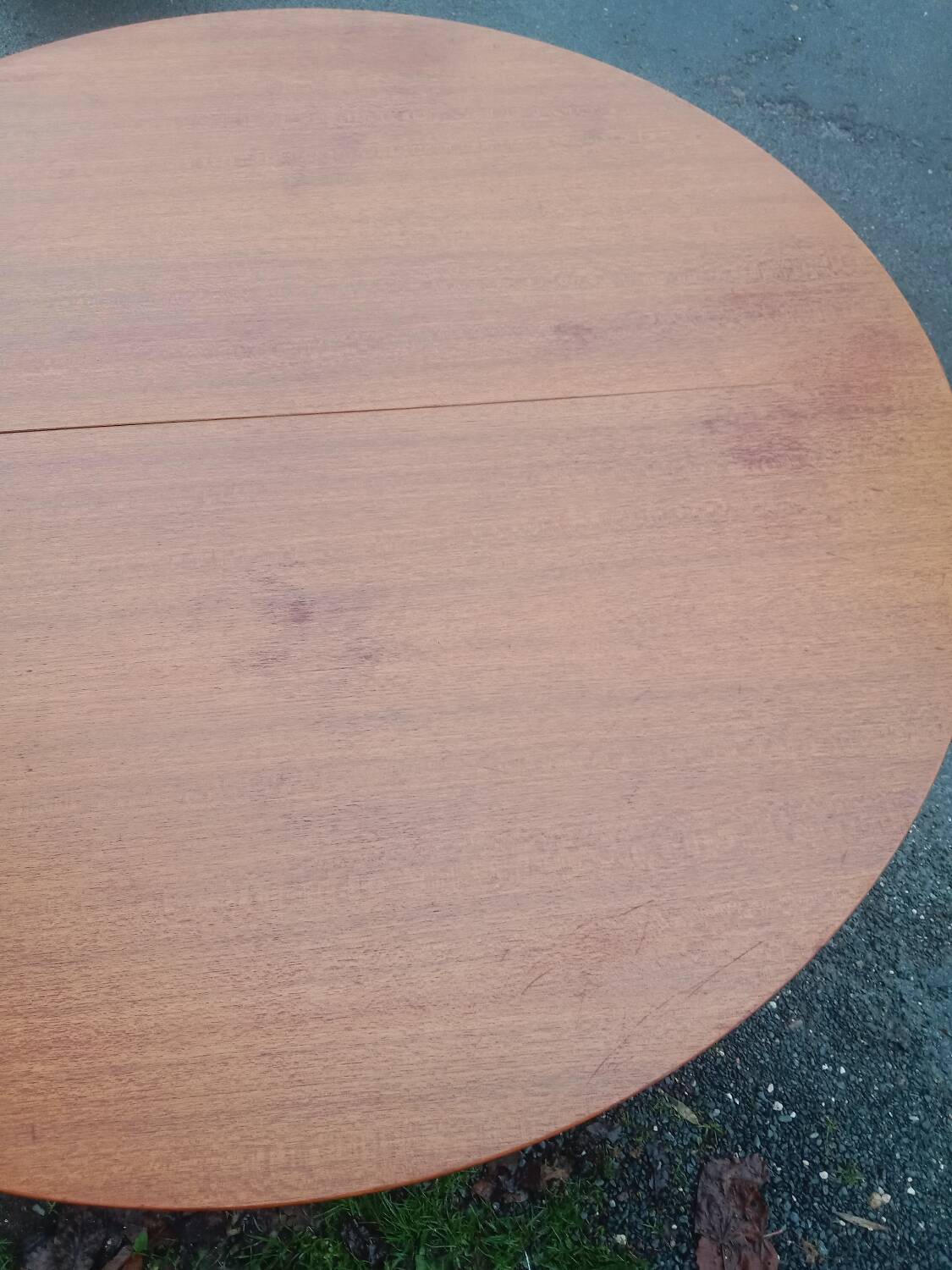 Extendable Scandinavian table