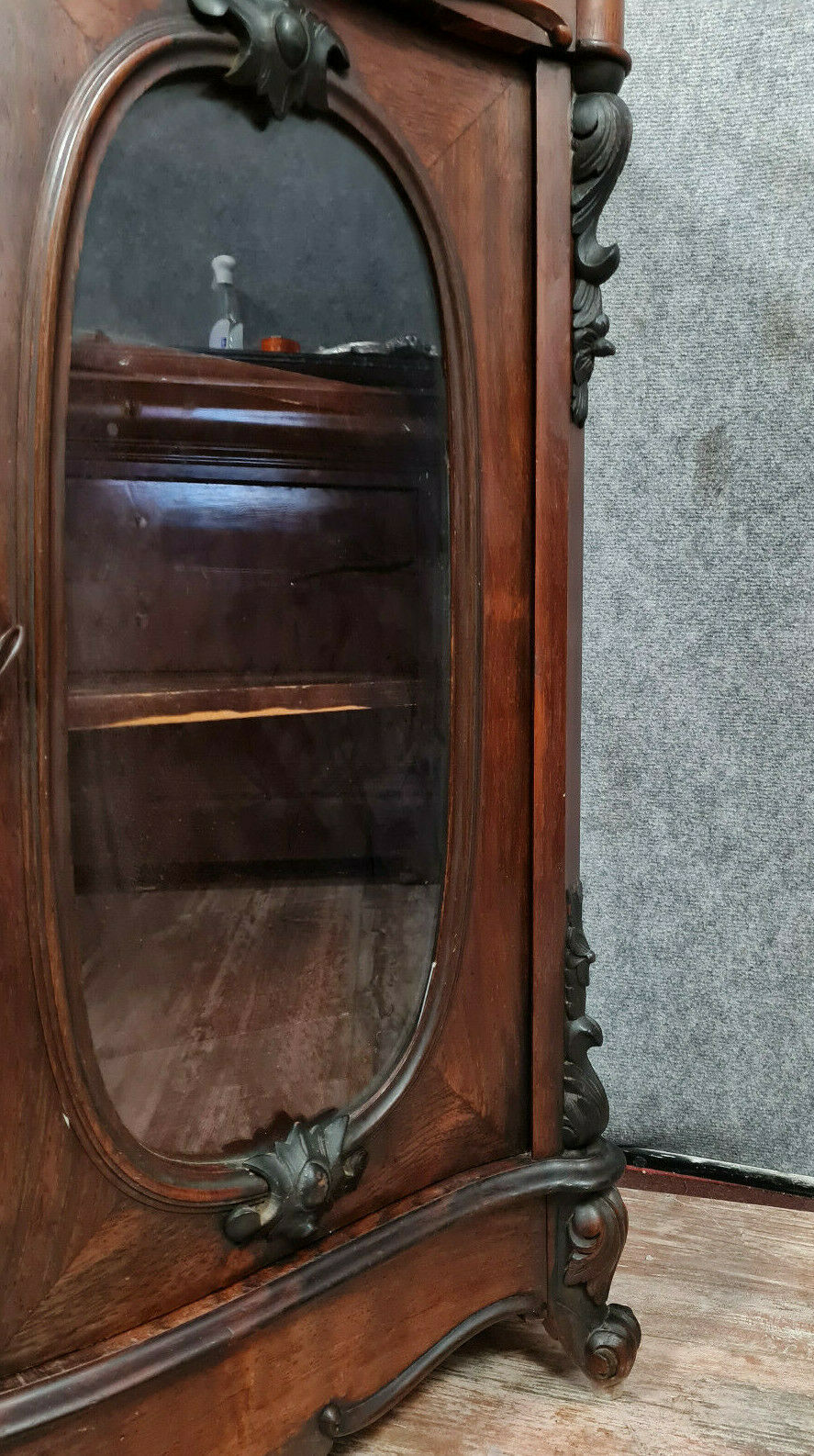 Meuble vitrine Boulle galbé époque Napoléon III en acajou et bois noirci vers 1850