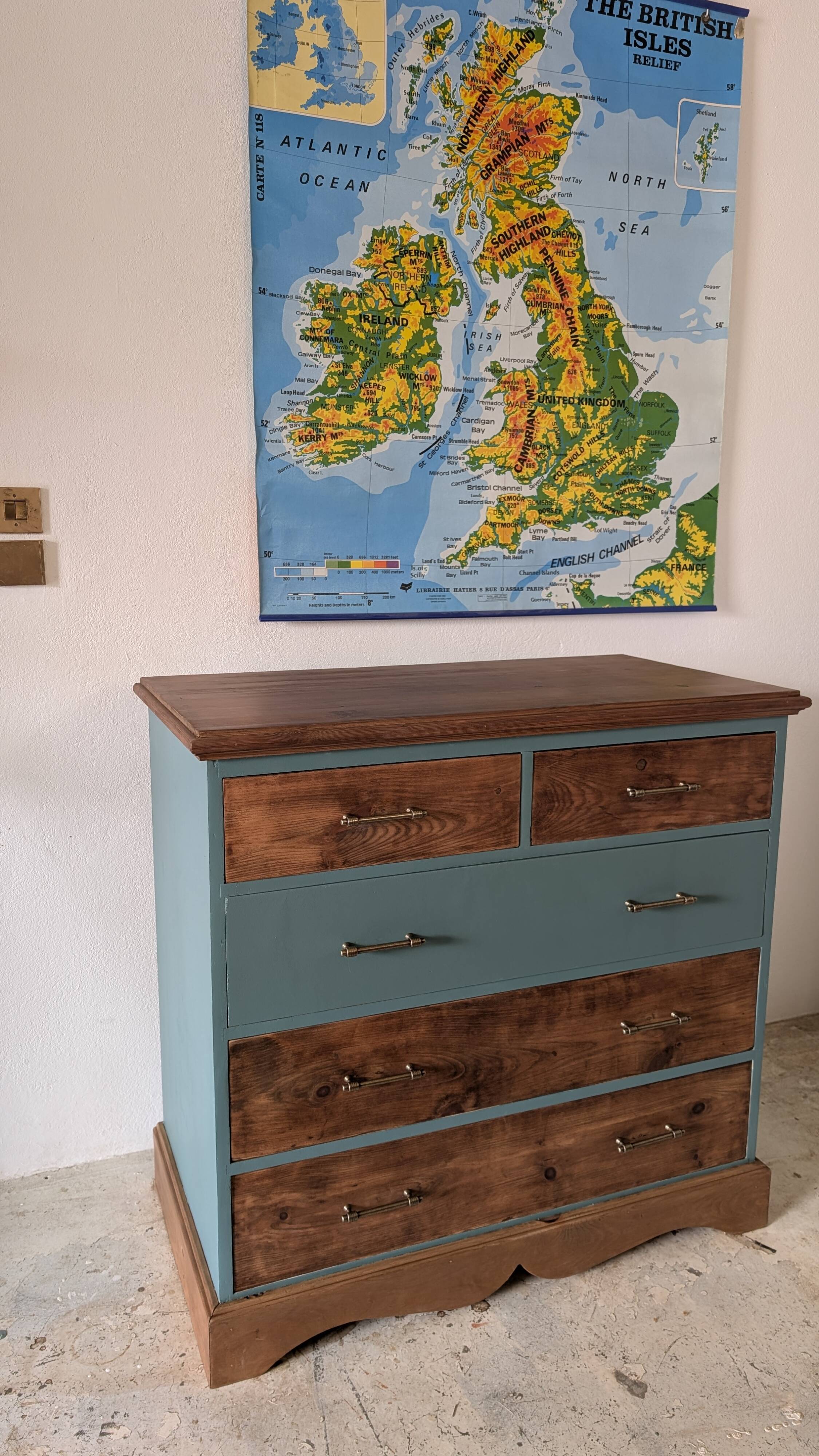 Chest of drawers with 5 drawers