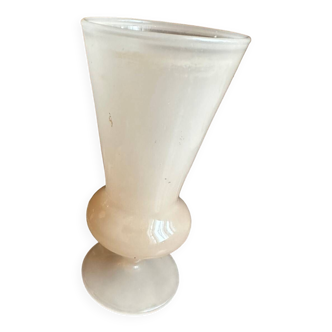 Vase en opaline rose, années 50