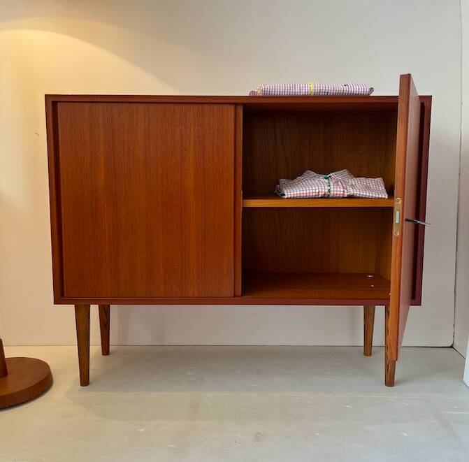 Buffet enfilade étroite scandiinave en teck