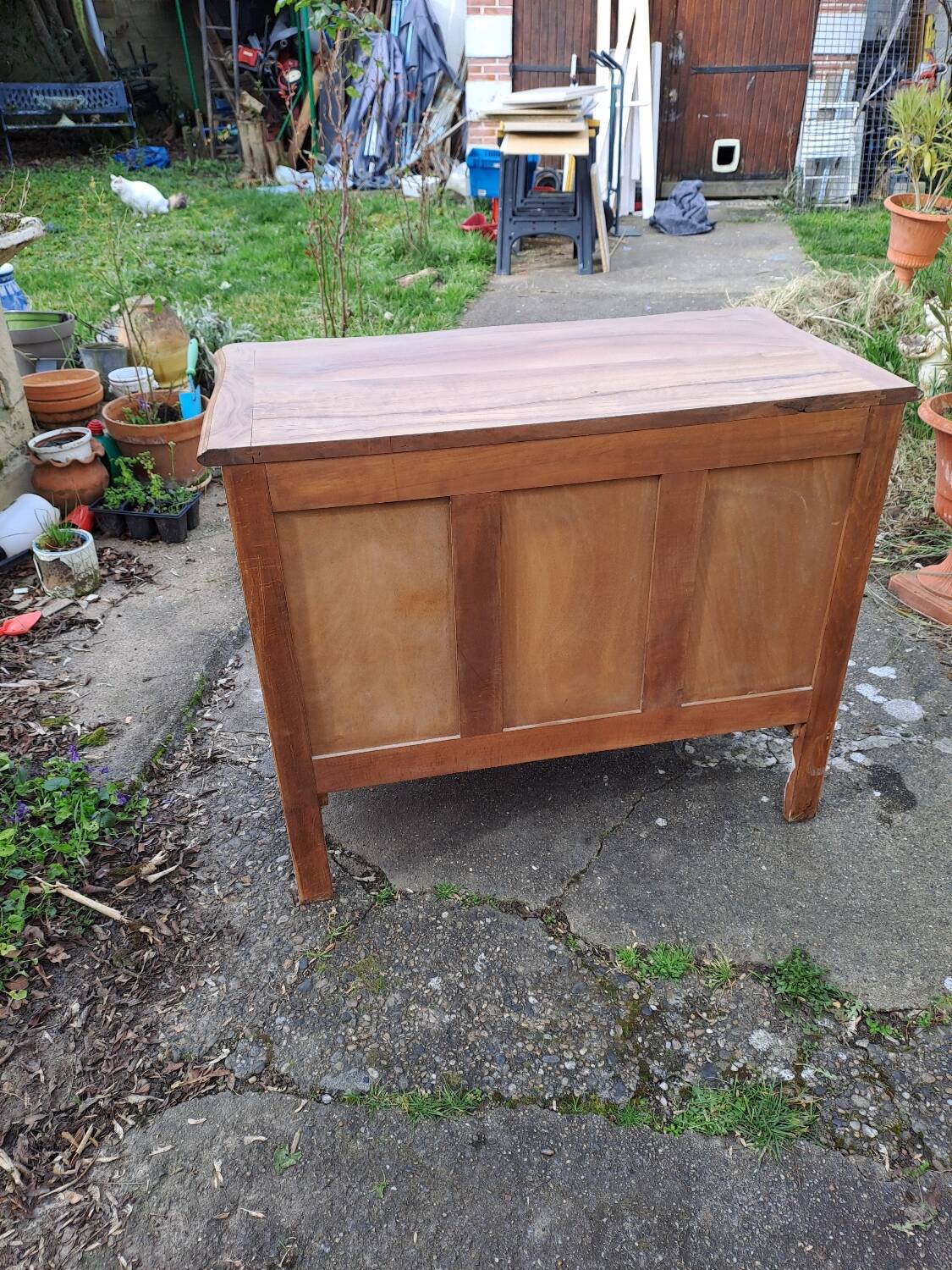 Commode de style louis xv  peinte