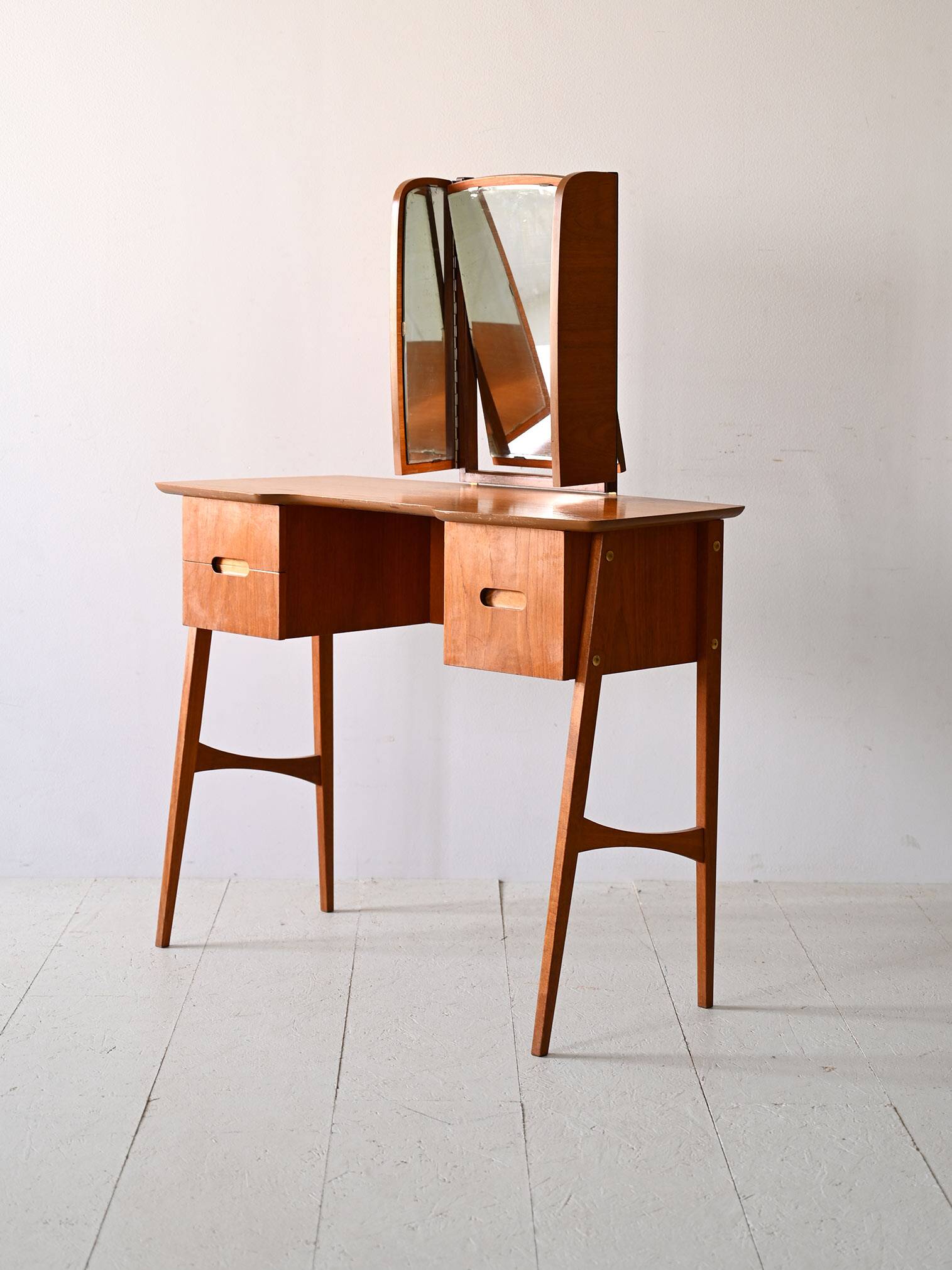 Scandinavian dressing table with mirror