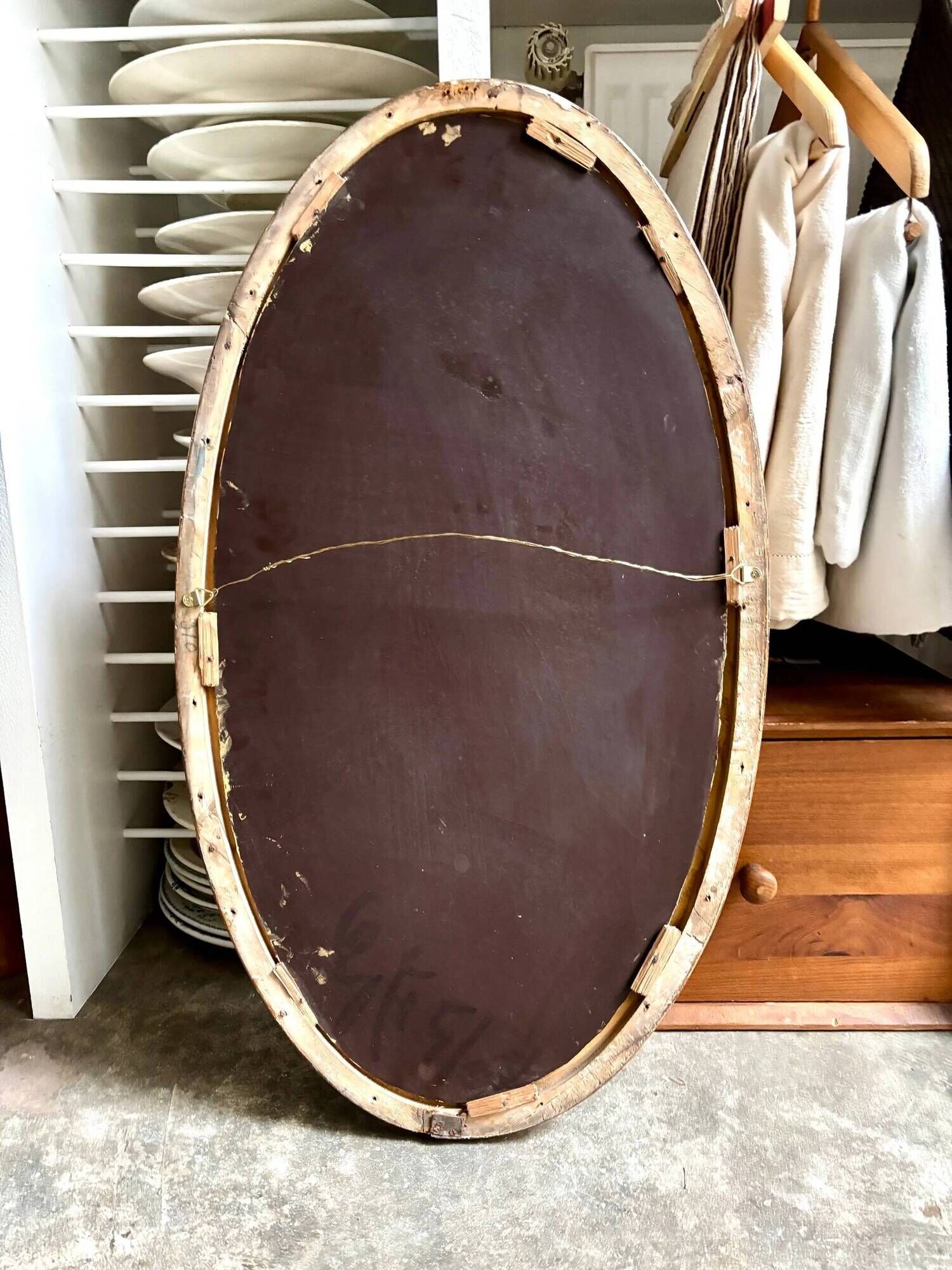 Oval mirror in wood and green and gold stucco, 75 x 42 cm