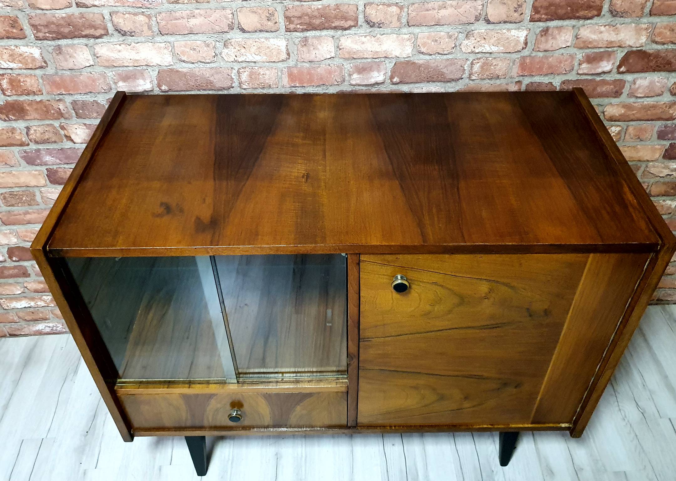 Commode Bilea 1969 Roumanie rétro vintage renouvelé