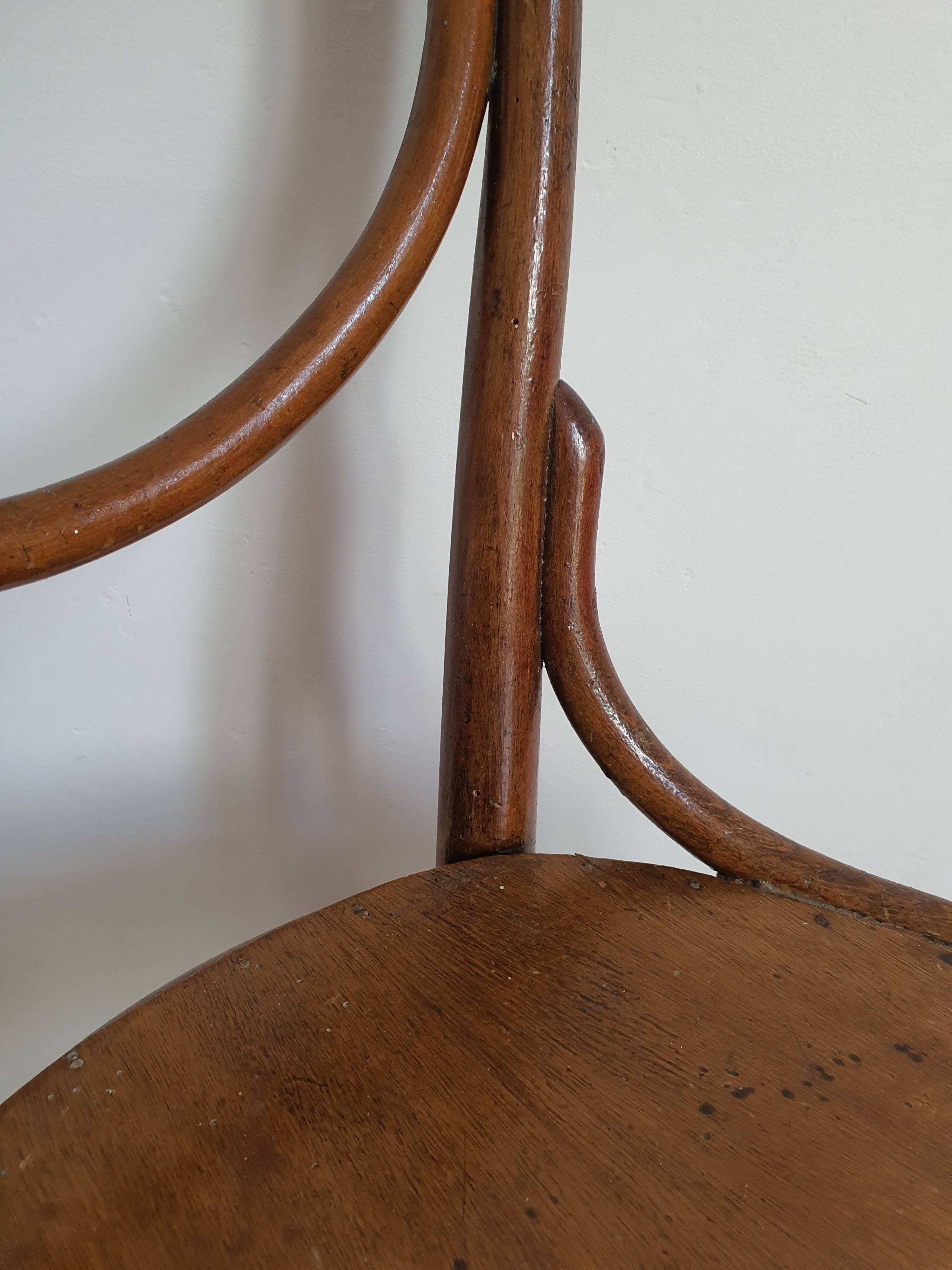 Genuine Thonet heart model n°28 chair, manufactured by Thonet, circa 1900