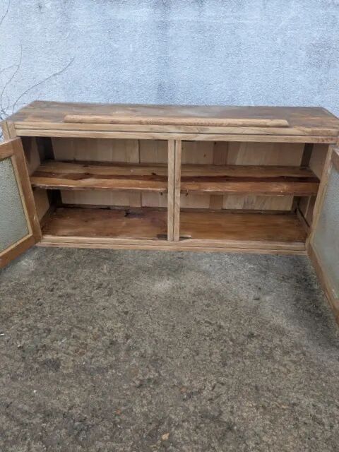 Vitrine, meuble à suspendre