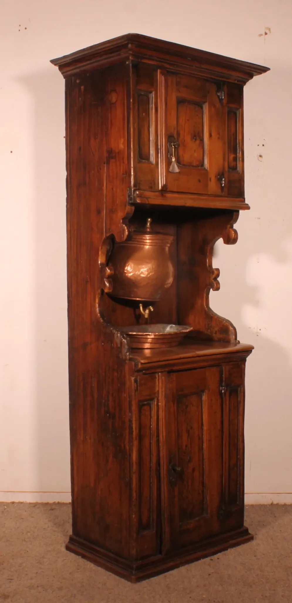 petit vaisselier en bois de mélèze - 17° siècle -Suisse