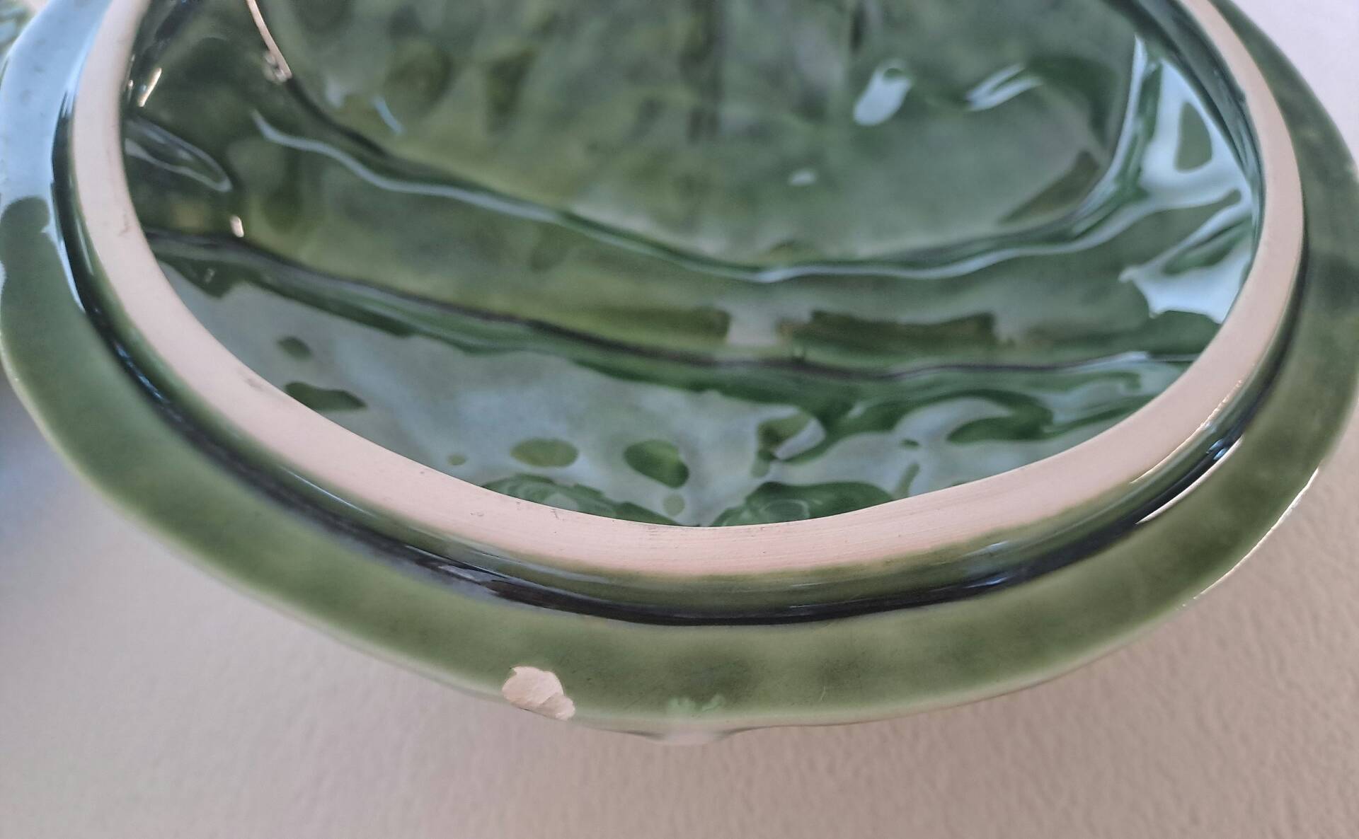 Important cabbage soup tureen and its vintage earthenware dish.