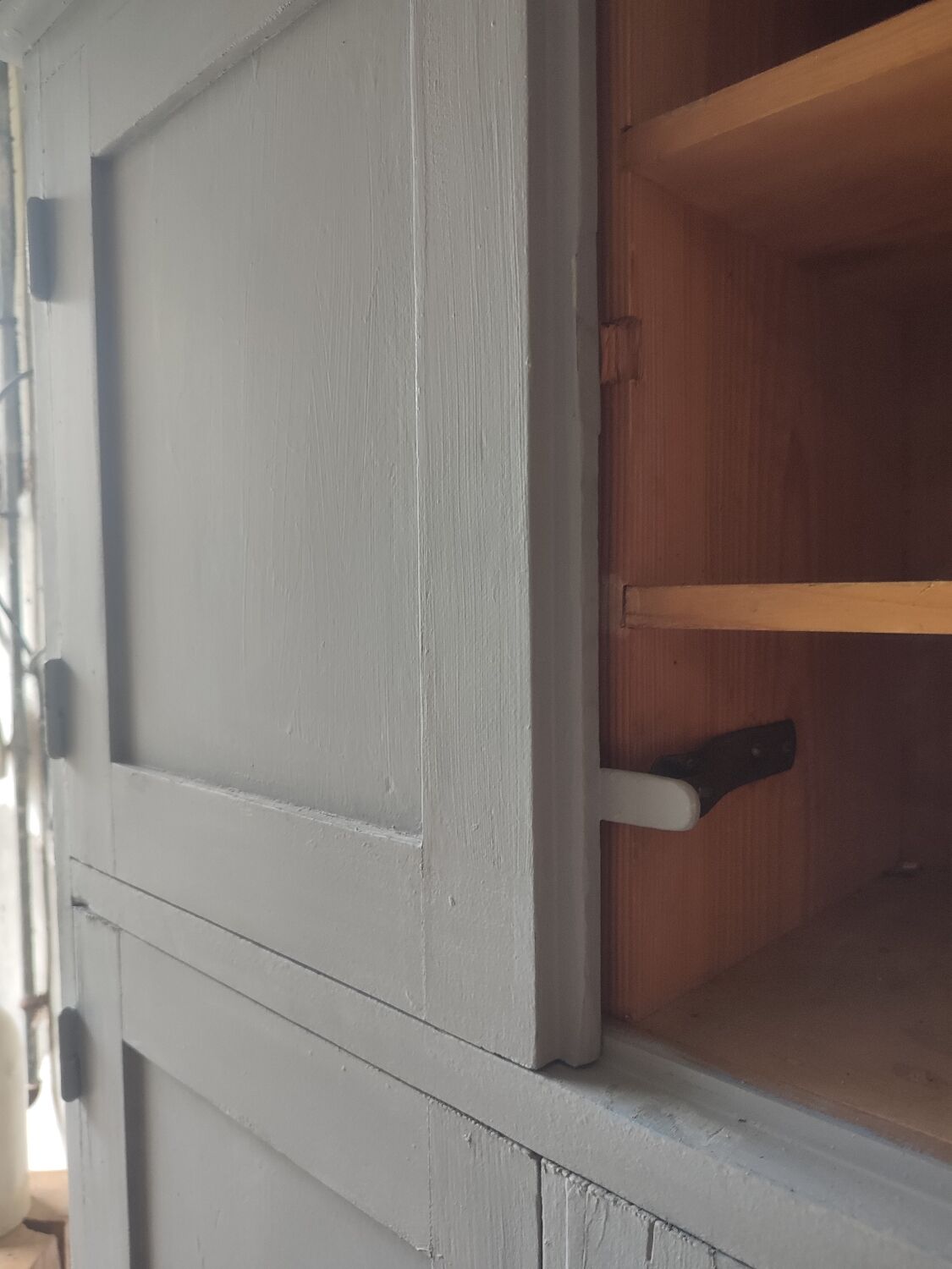 Armoire parisienne