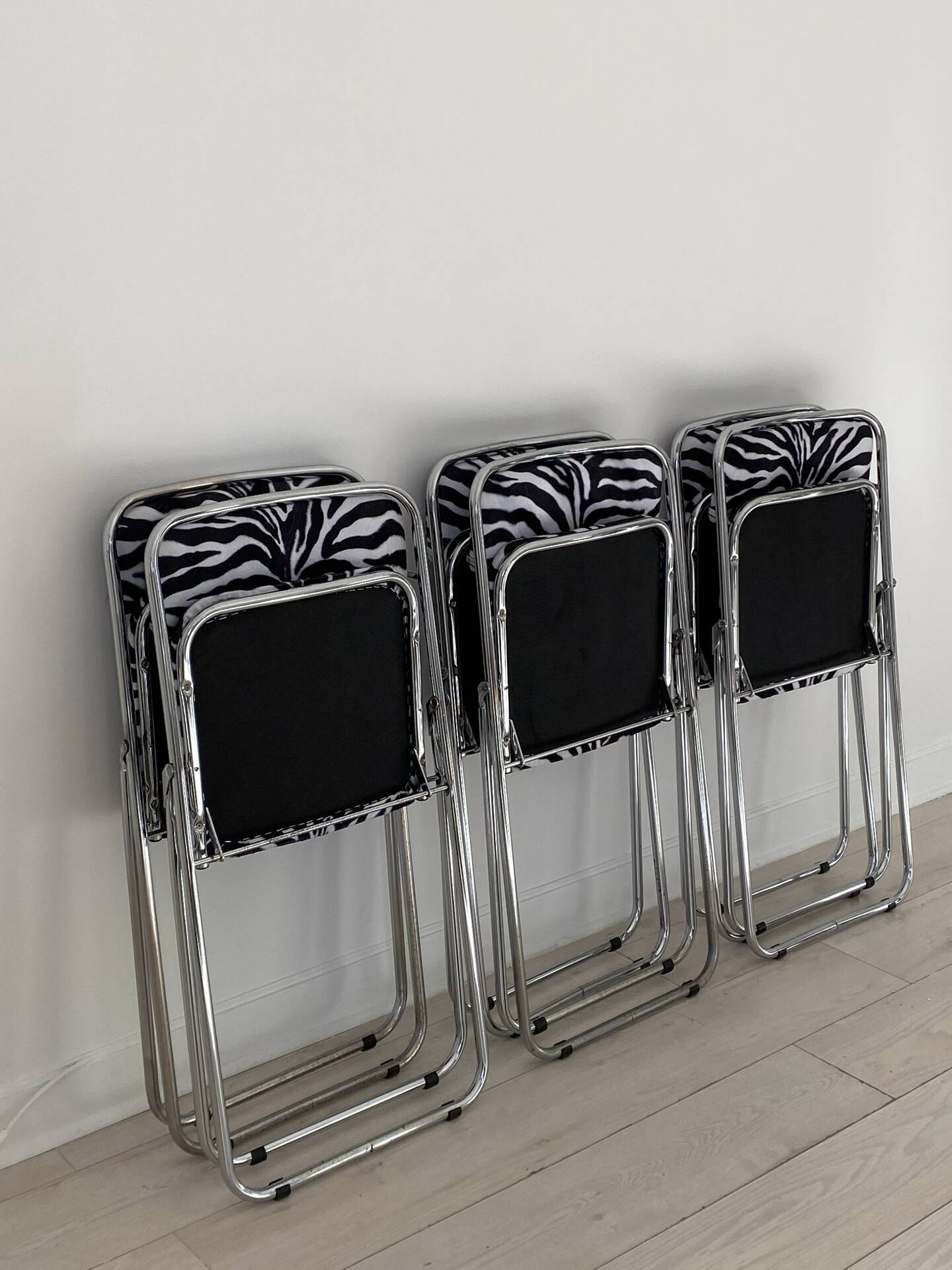 6 zebra folding chairs