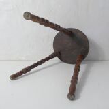 ancien tabouret tripode en bois perlé pour plantes