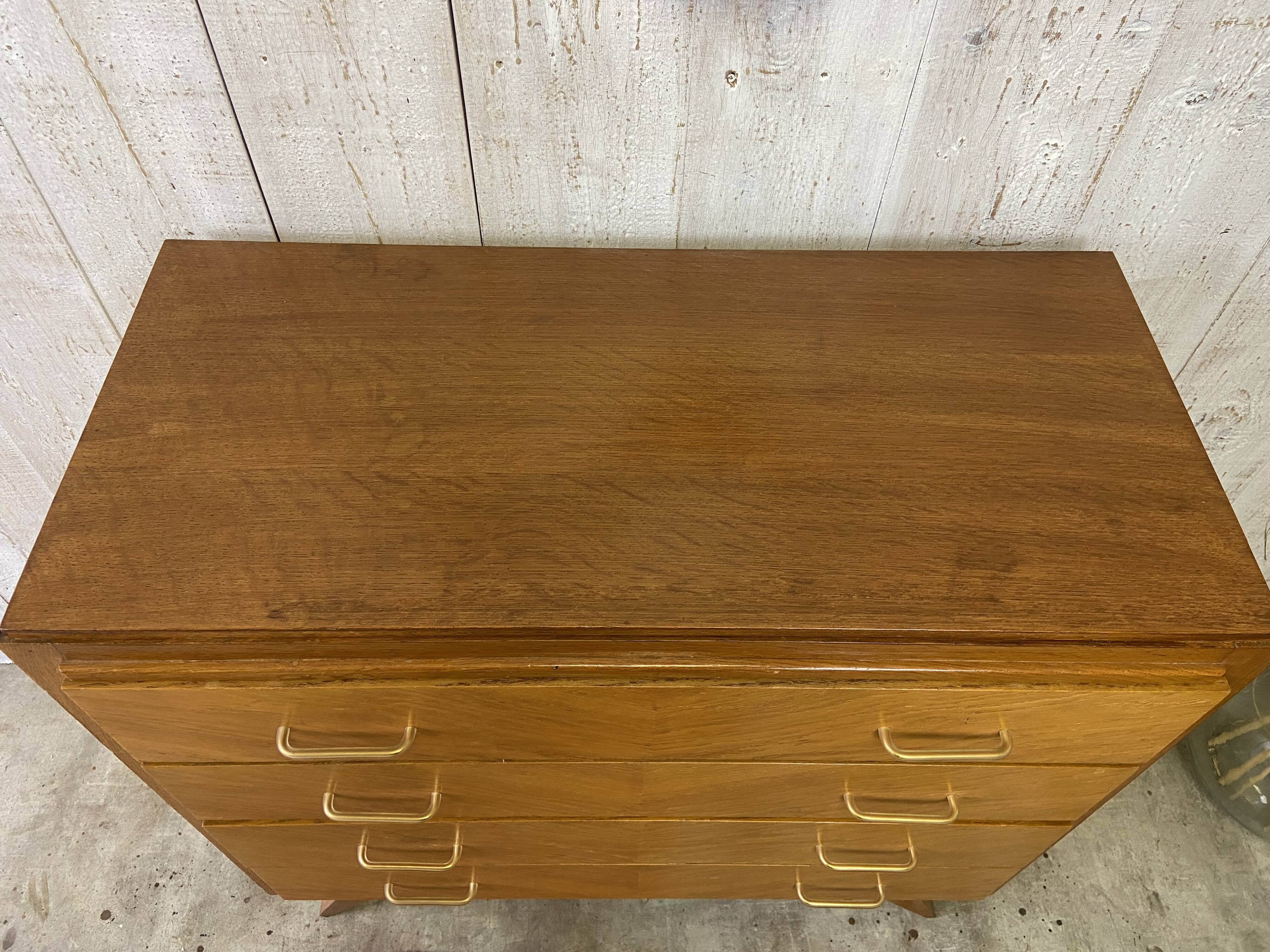 Commode aux pieds compas