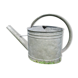 Old zinc watering canvf3