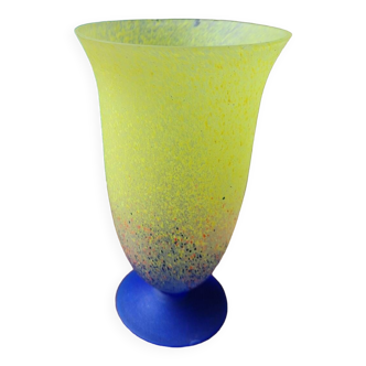 Vase tulipe en pâte de verre jaune et bleu