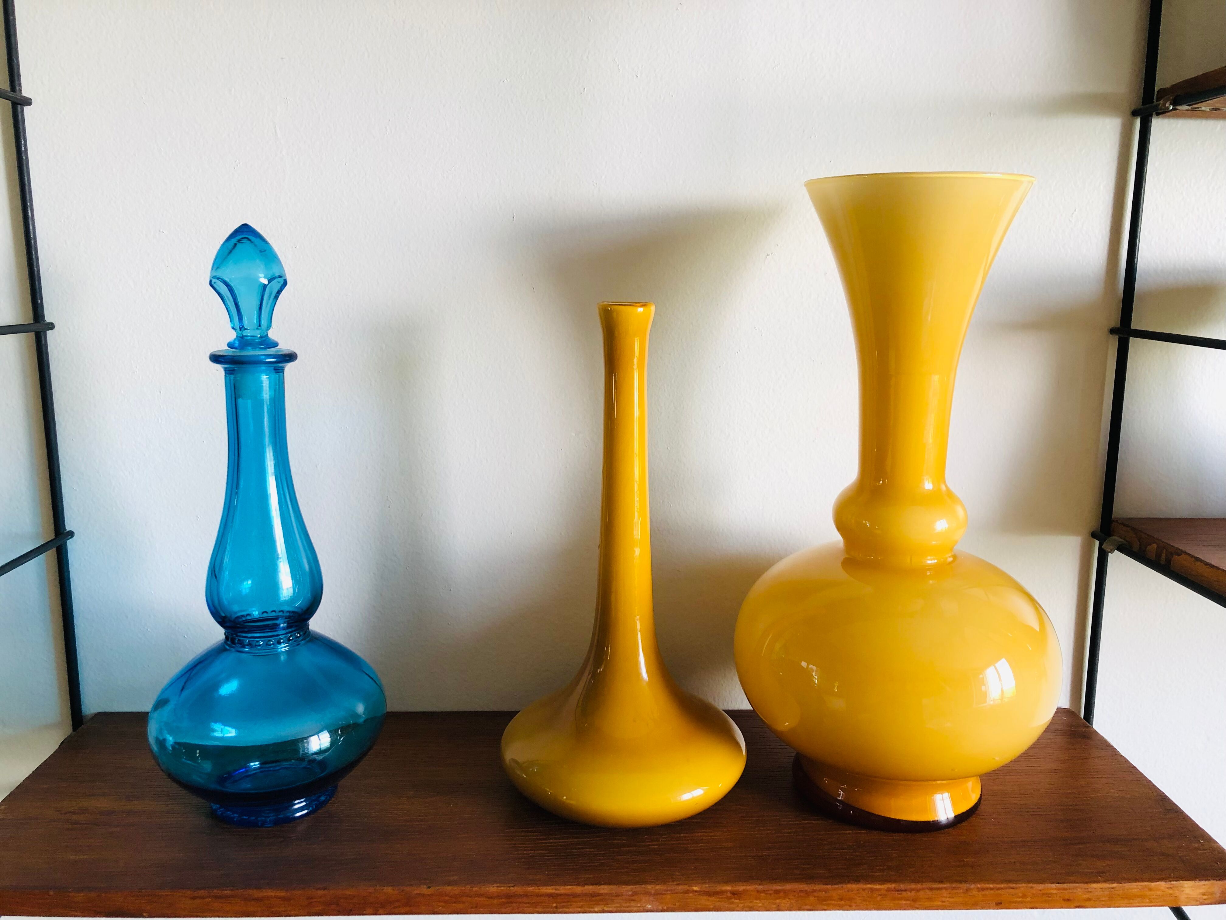 Vase looped soliflore in opaline yellow ochre