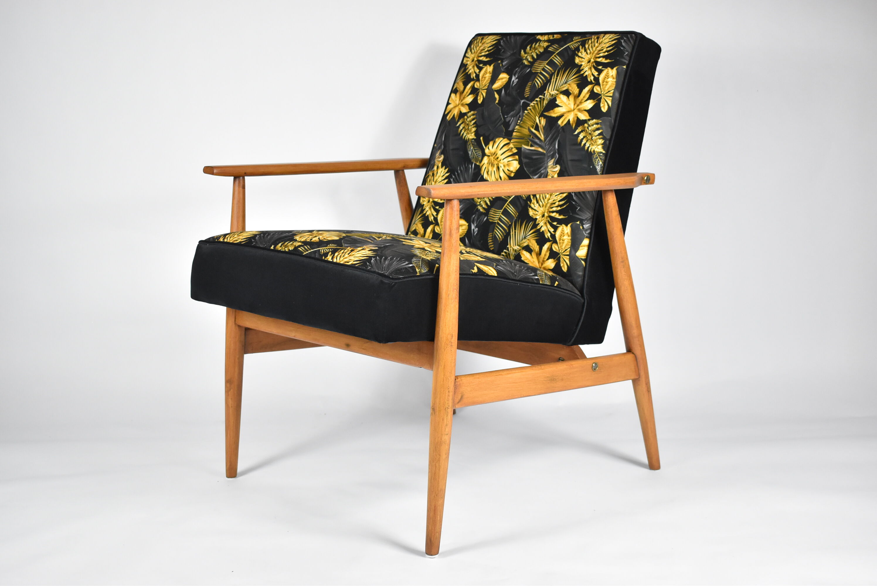 Armchair "Fox" designed by Henryk Lis 1970