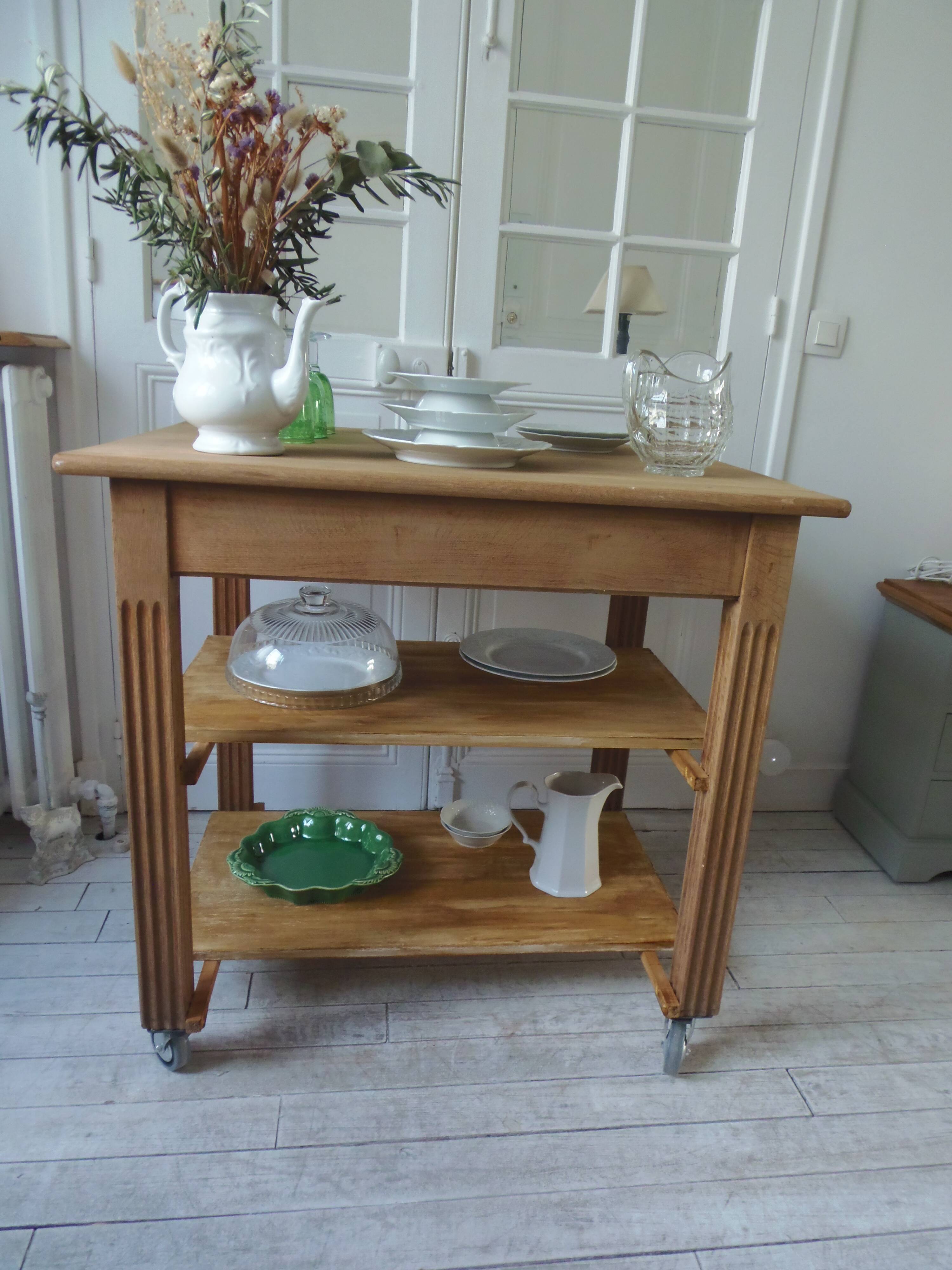 Meuble de métier vintage en chêne sur roulettes.