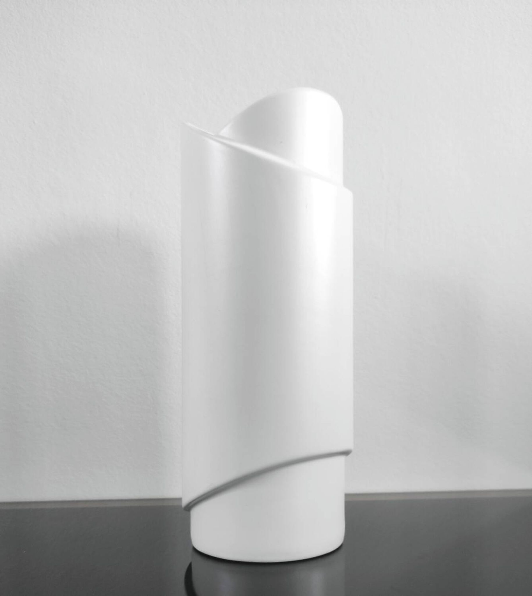 Vase moderniste en céramique blanche – Design Jeroen Bechtold