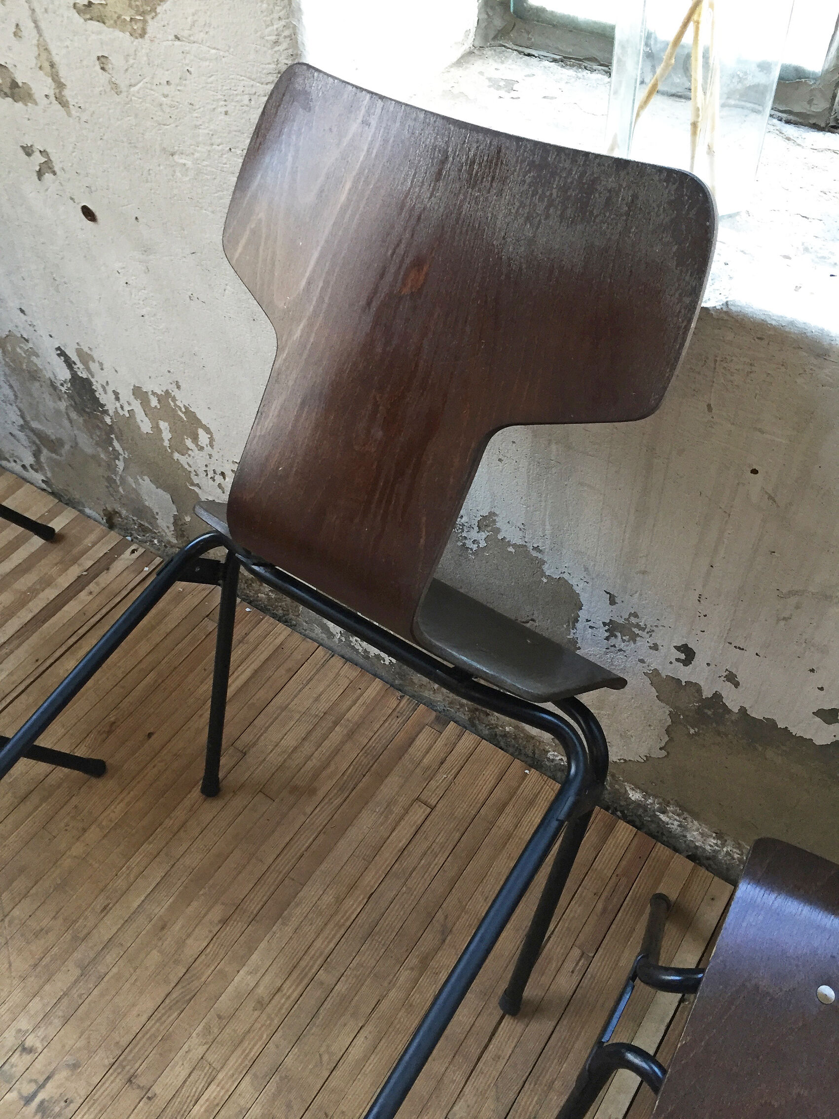 Set de 6 chaises "Marteau" acajou thermomoulé