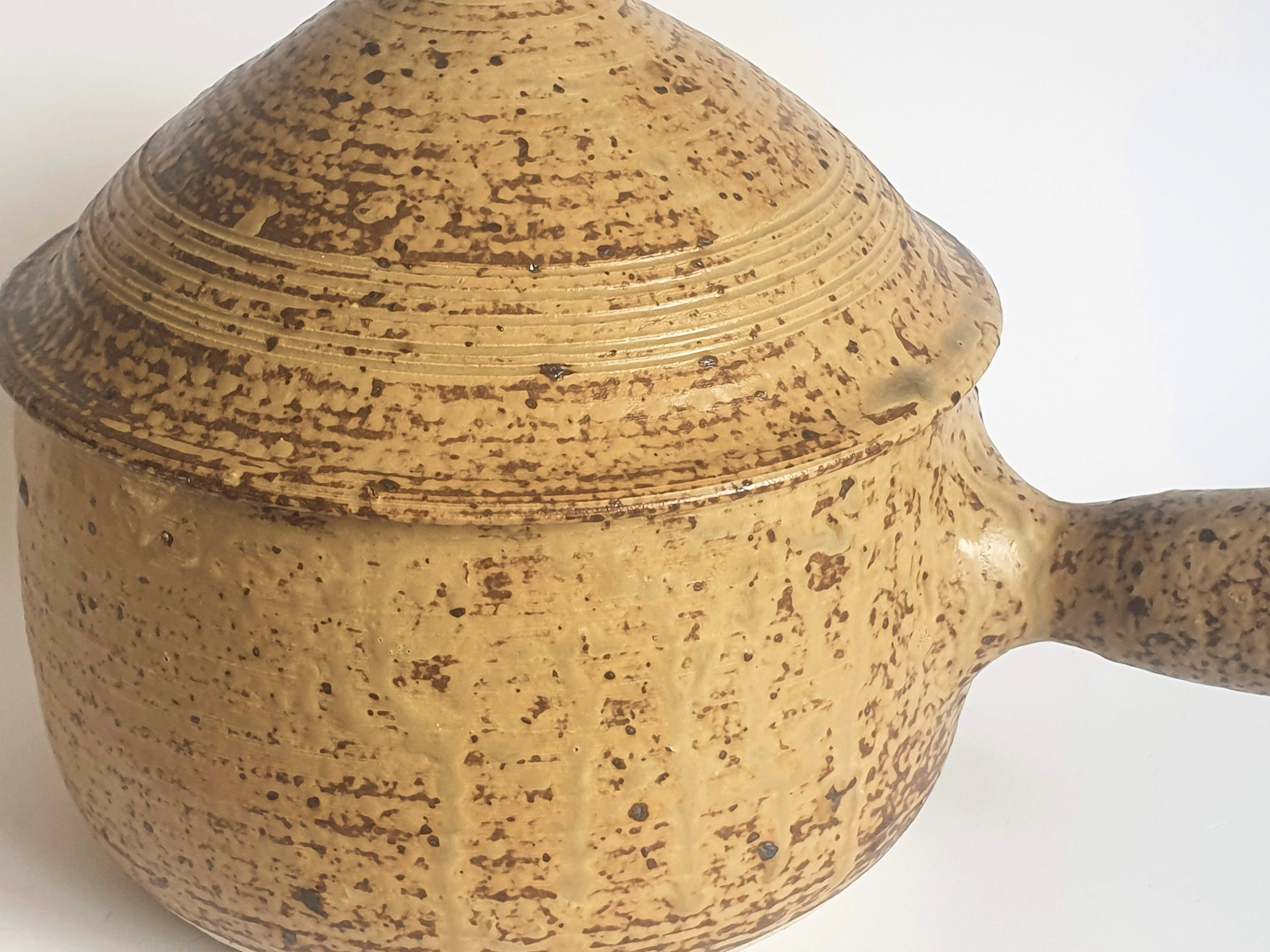 Sandstone pan by André Bodin La Borne