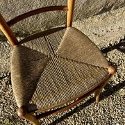 Chaise paillée vintage dorée