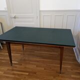 Extendable dining table