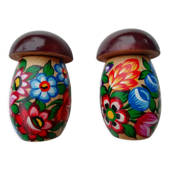 Mushroom salt and pepper shakers