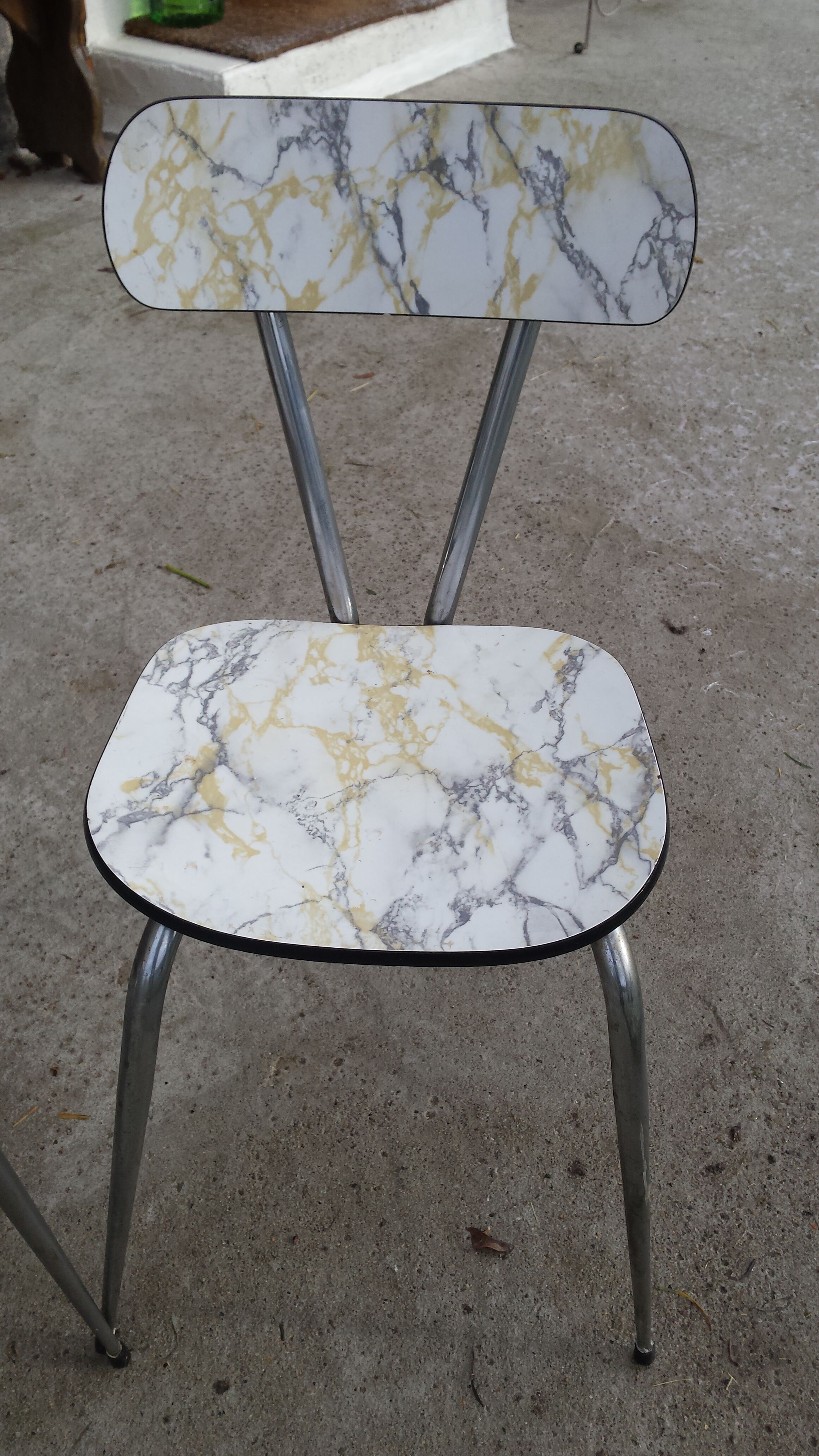 Formica table and 6 chairs