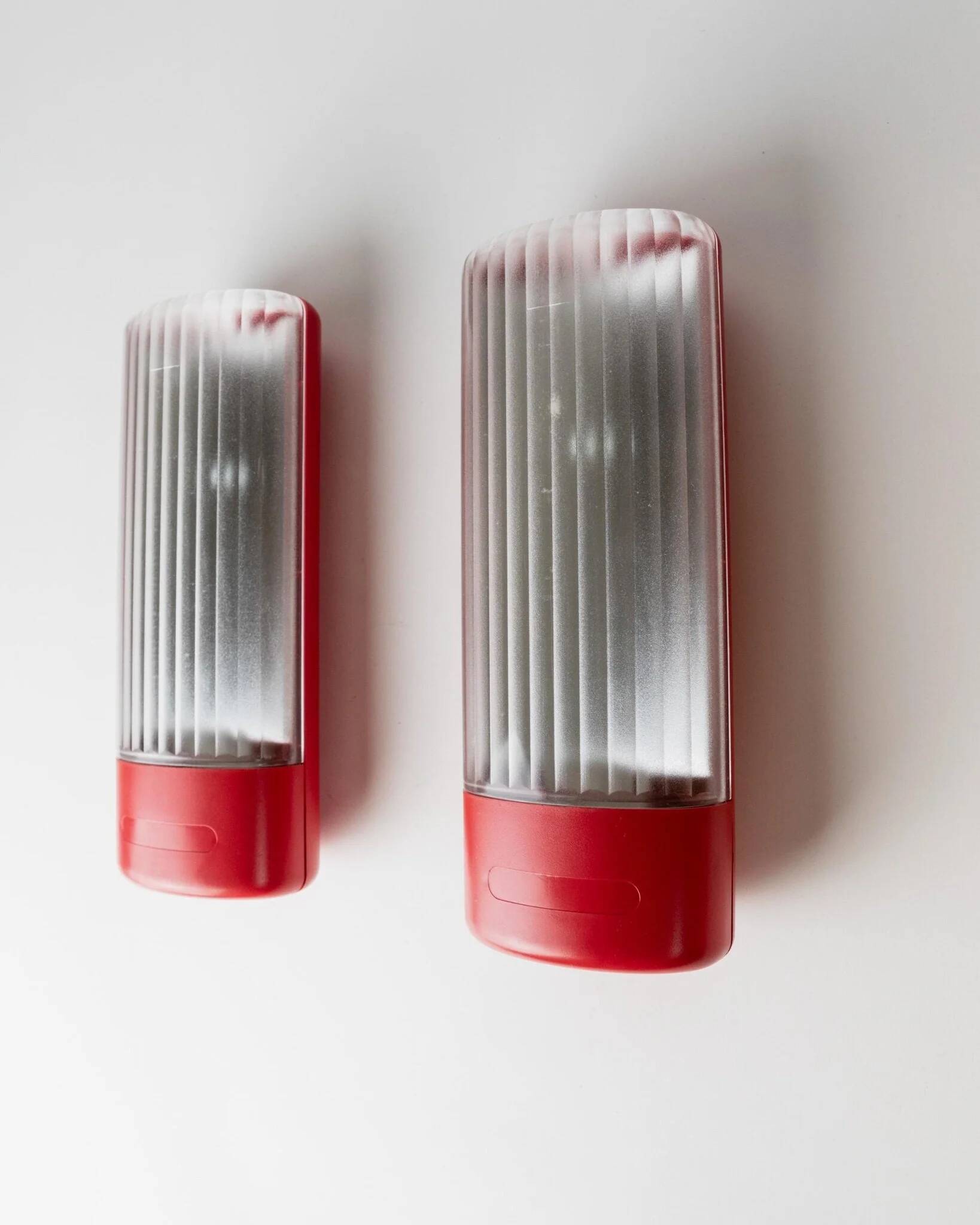 Set of 2 Vintage Wall Lamps Cometa 430 by Disano Italy, 1980s, Red Plastic with Translucent Diffuser Original Packaging
