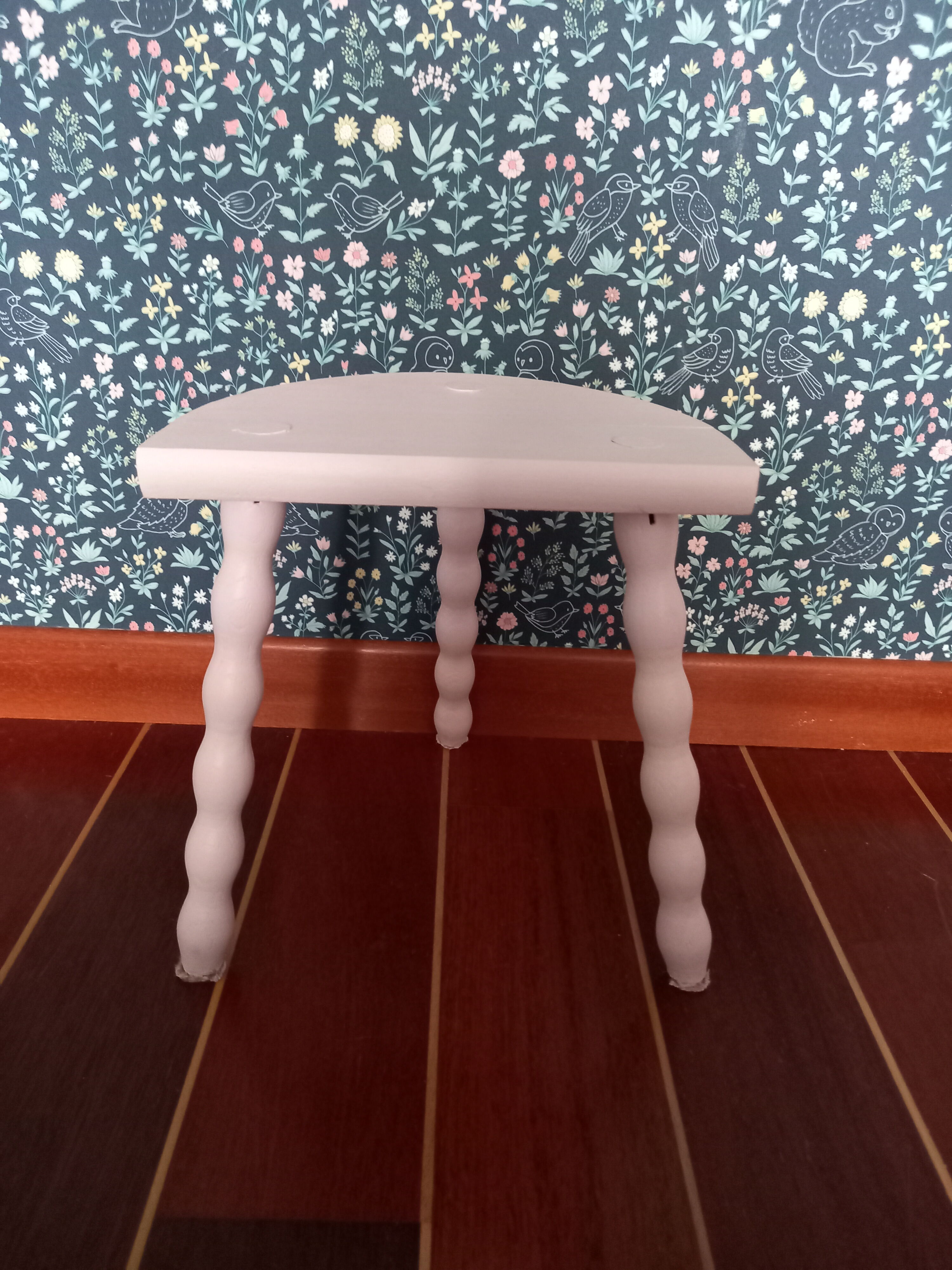 Tripod tabouret
