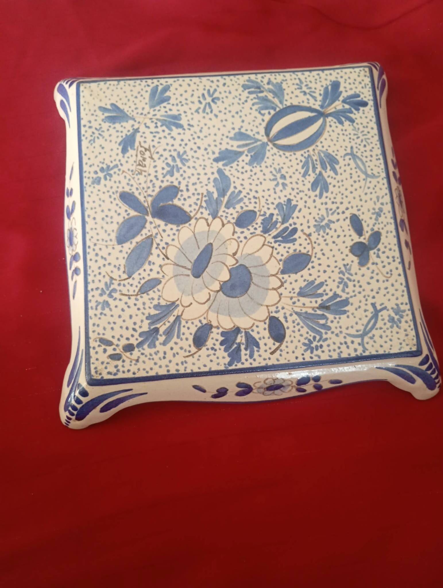 Dessous de plat signé Forah