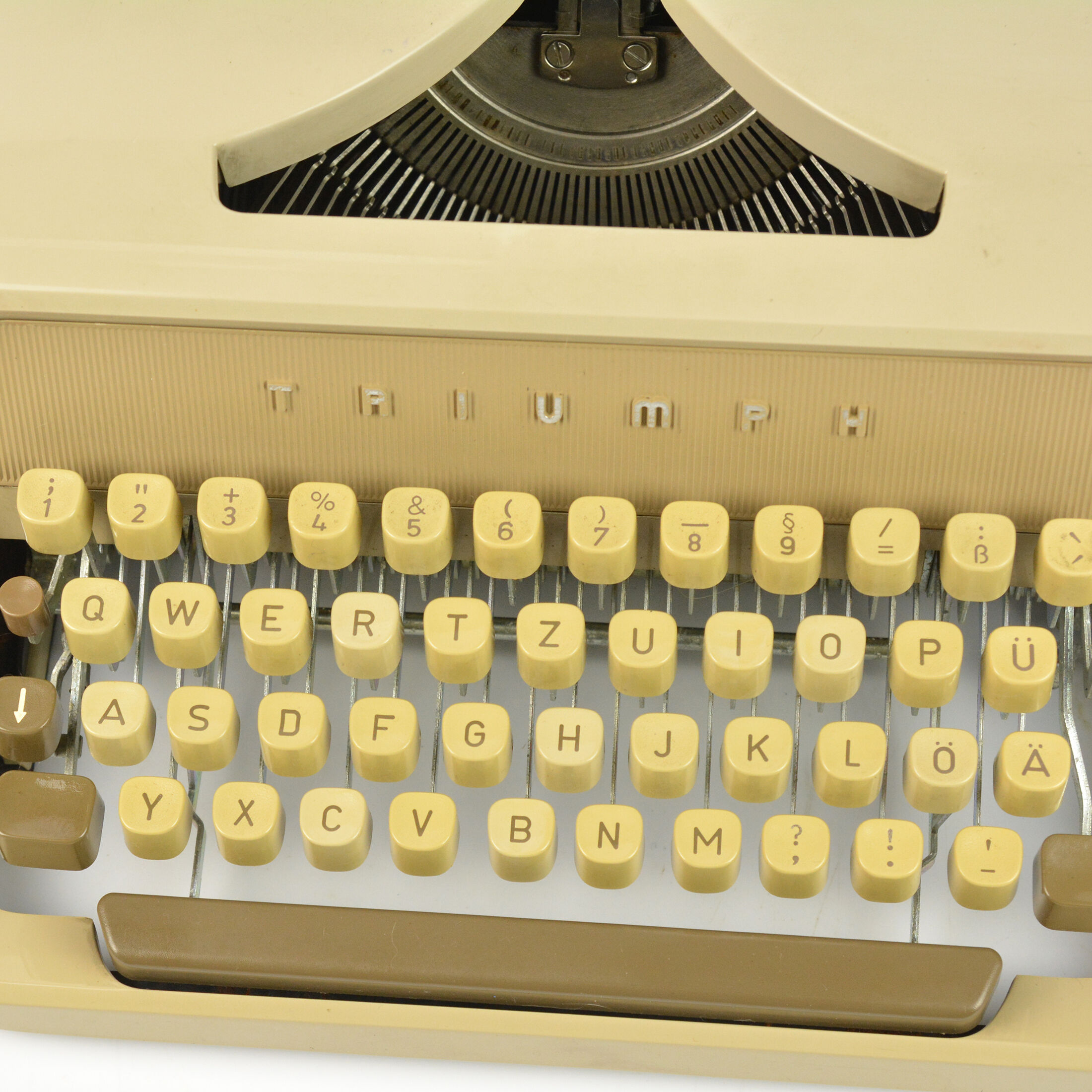 1964 modern suitcase typewriter, Triumph Gabrielle 1, Germany