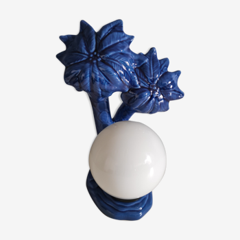 Lampe palmiers en céramique bleue et globe opaline blanche