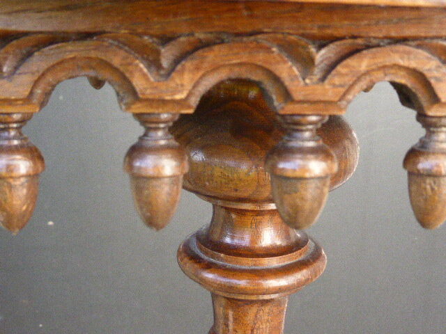 Wooden saddle with statuette, Breton figure, ancient and chiseled, Henri II style