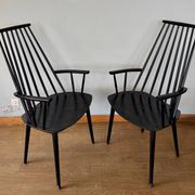 Armchair with armrests and Scandinavian bridge slats