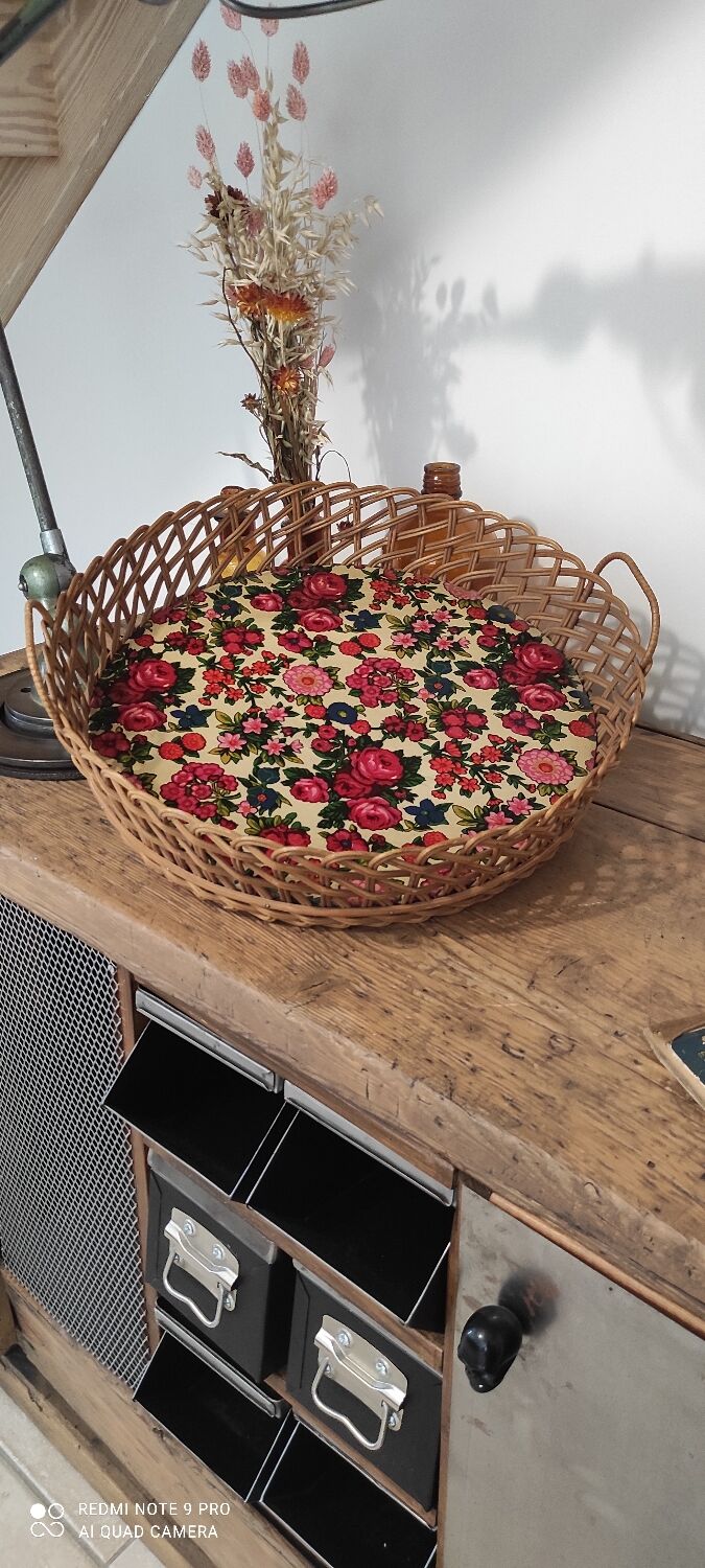 Vintage wicker tray